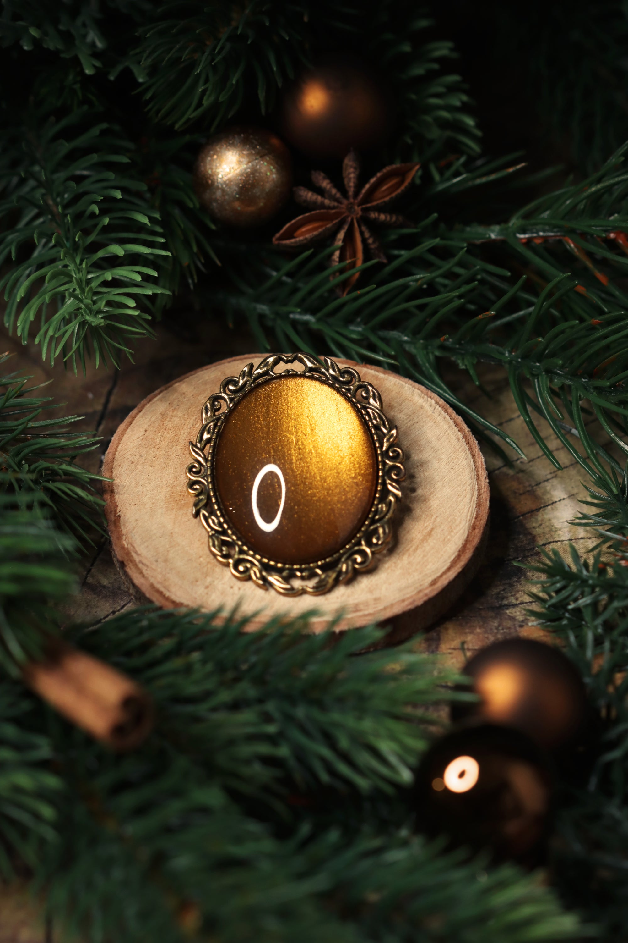 Große Brosche Gold