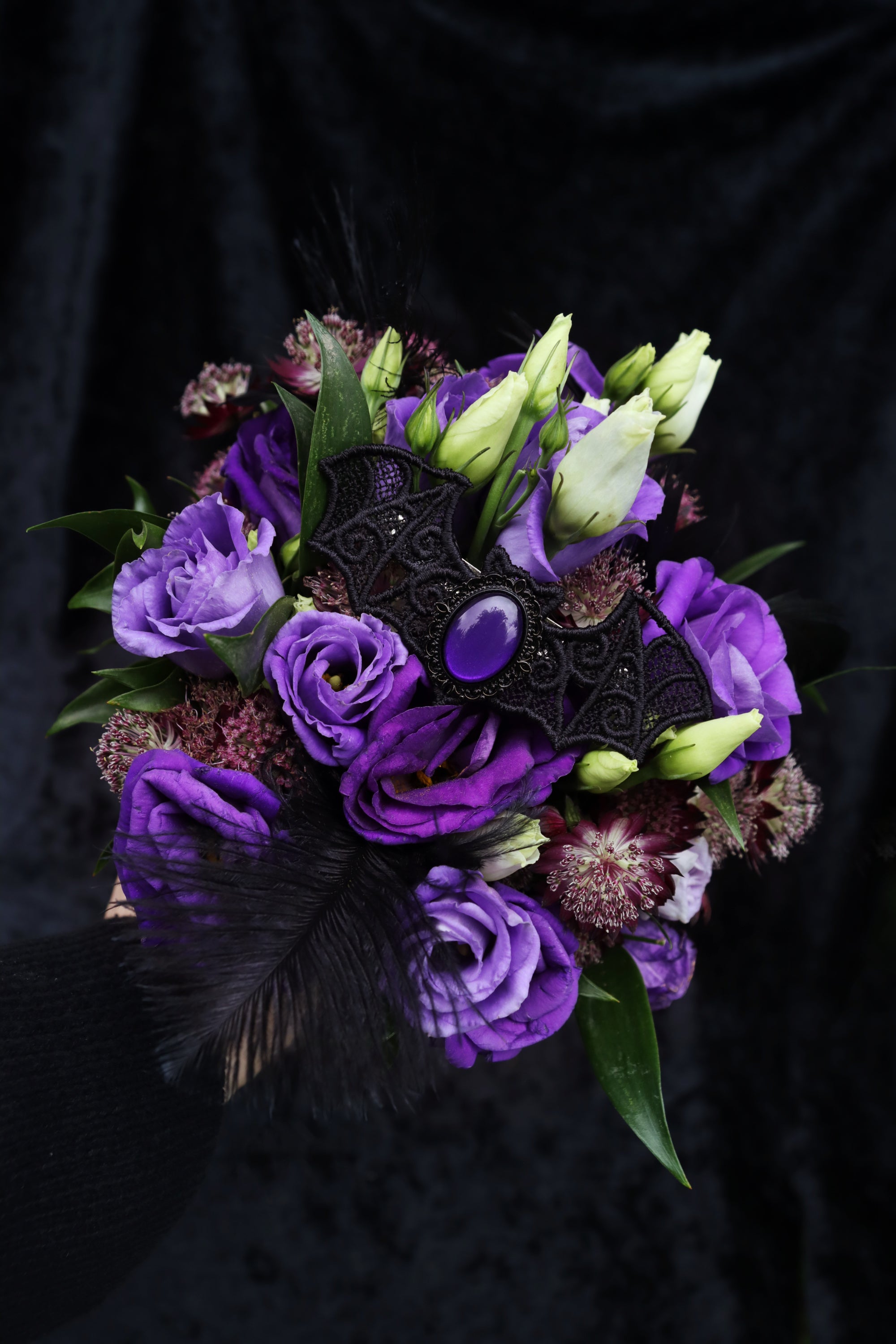 Fledermaus Schmuck aus Spitze mit Farbstein