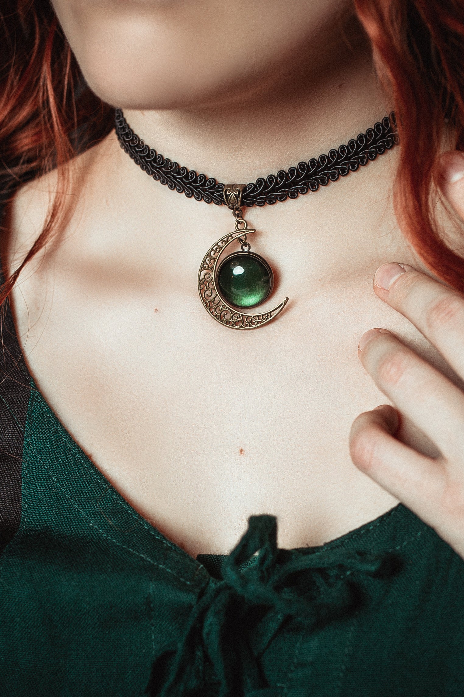 Farbiger Mondanhänger & -choker