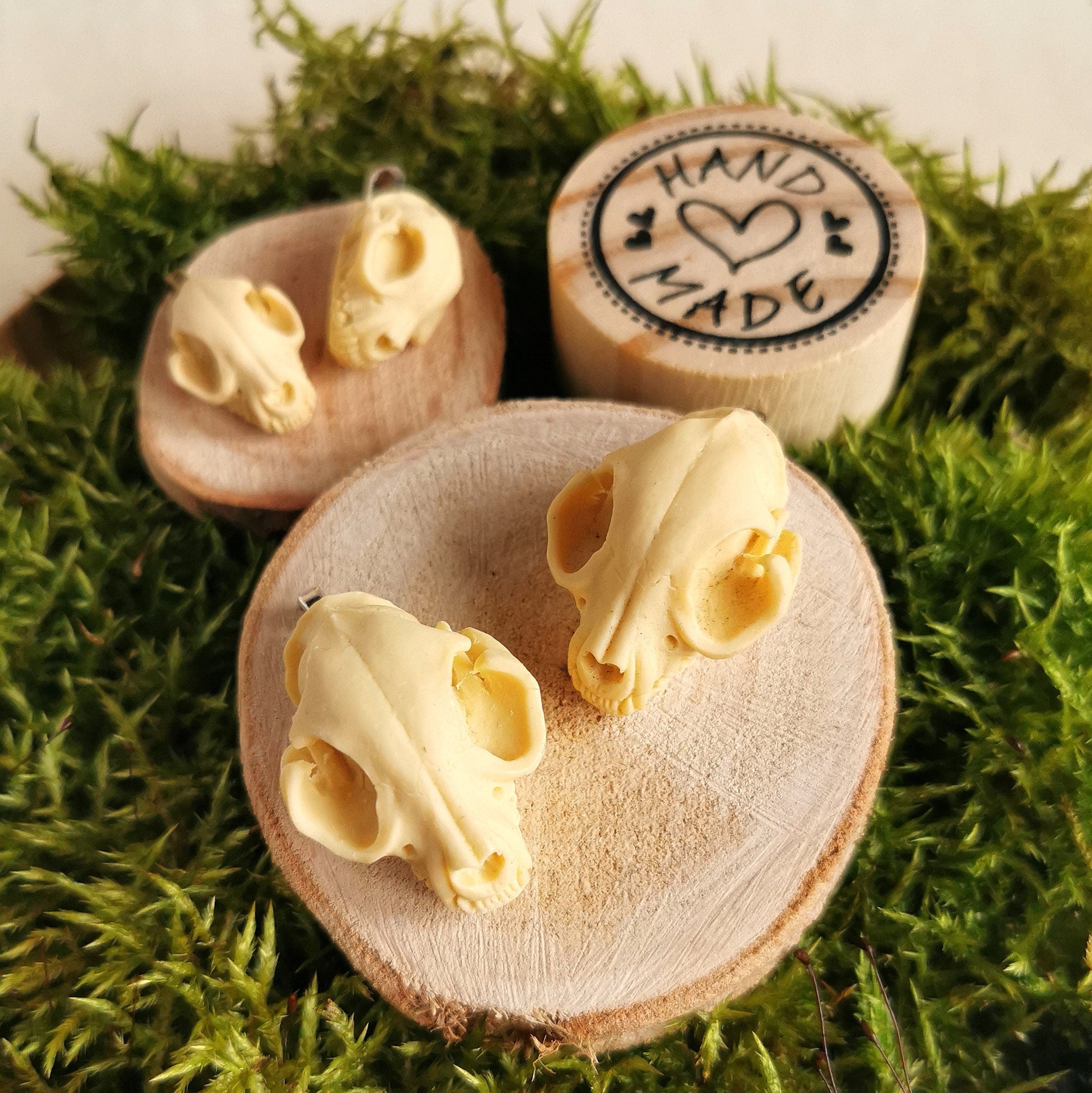 Katzen Schädel Anhänger aus Harz, Katzenschädel Kette als Mittelalter Schmuck, Gothic Schmuck für Dark Academia Outfit, Knochen Schmuck -Pendants- BloodyBrilliants