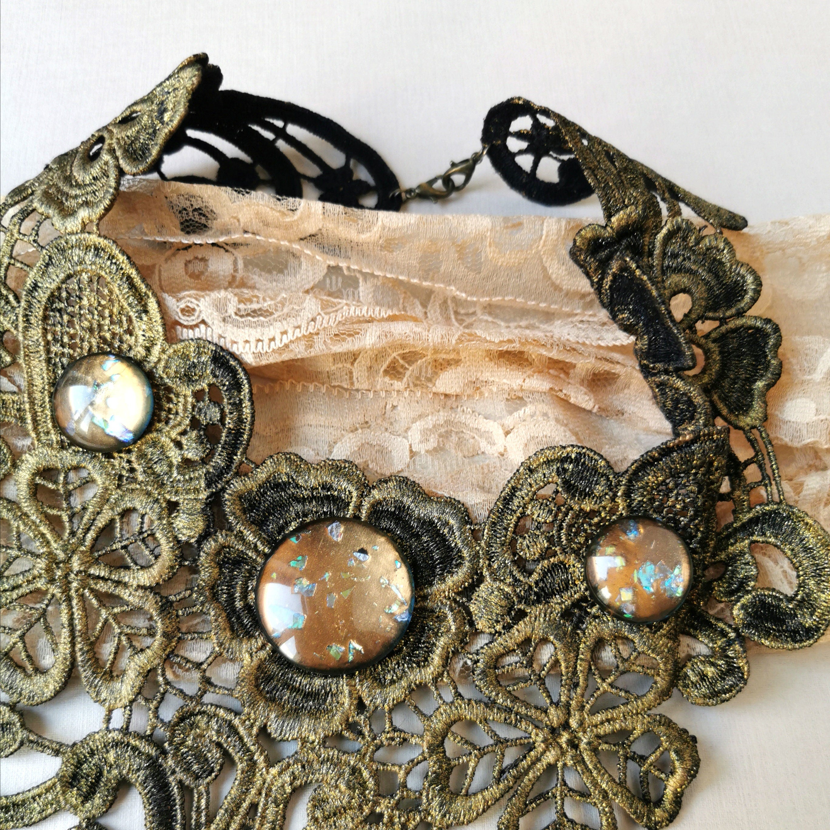 Steampunk Collier bronze aus Spitze mit farbigen Glassteinen für Cosplay als Steampunk Choker oder für Hexen Geburtstag -Chokers- BloodyBrilliants