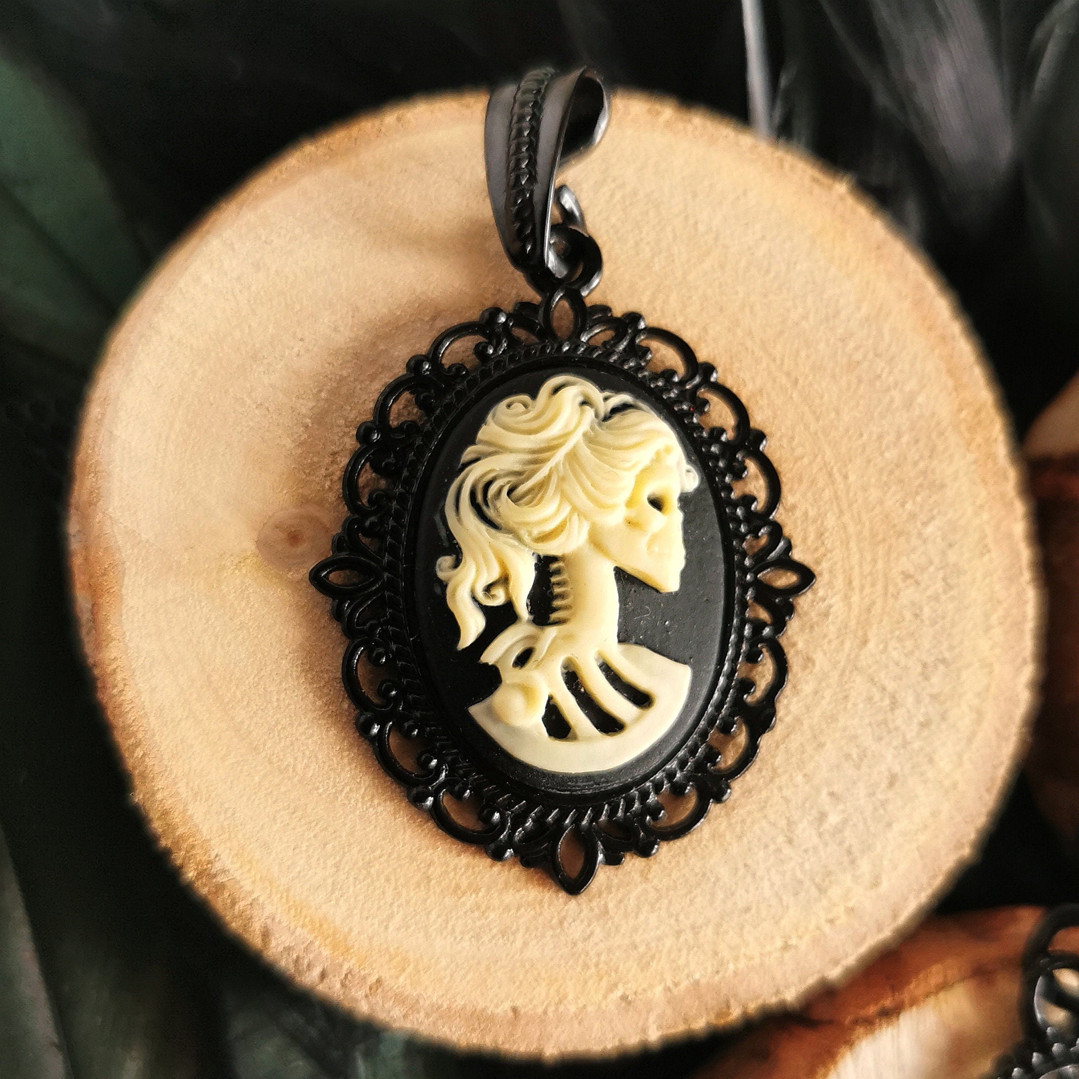 Lady Skull Anhänger Ohrringe Schmuckset Schädel Kette für Gothic Outfit oder LARP Cosplay -Pendants- BloodyBrilliants