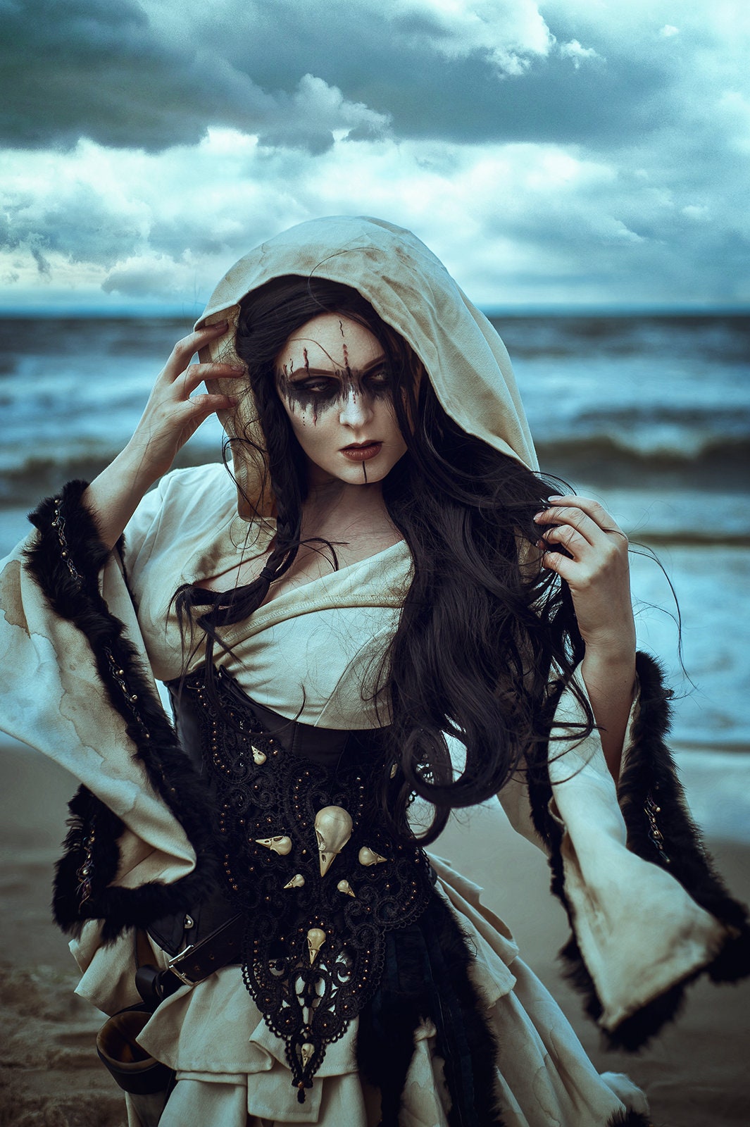 Rabenschädel Collier schwarz bronze für Gothic Fotoshooting und als Mittelalter Schmuck für Hexen Geburtstag & Halloween Adventskalender -Chokers- BloodyBrilliants