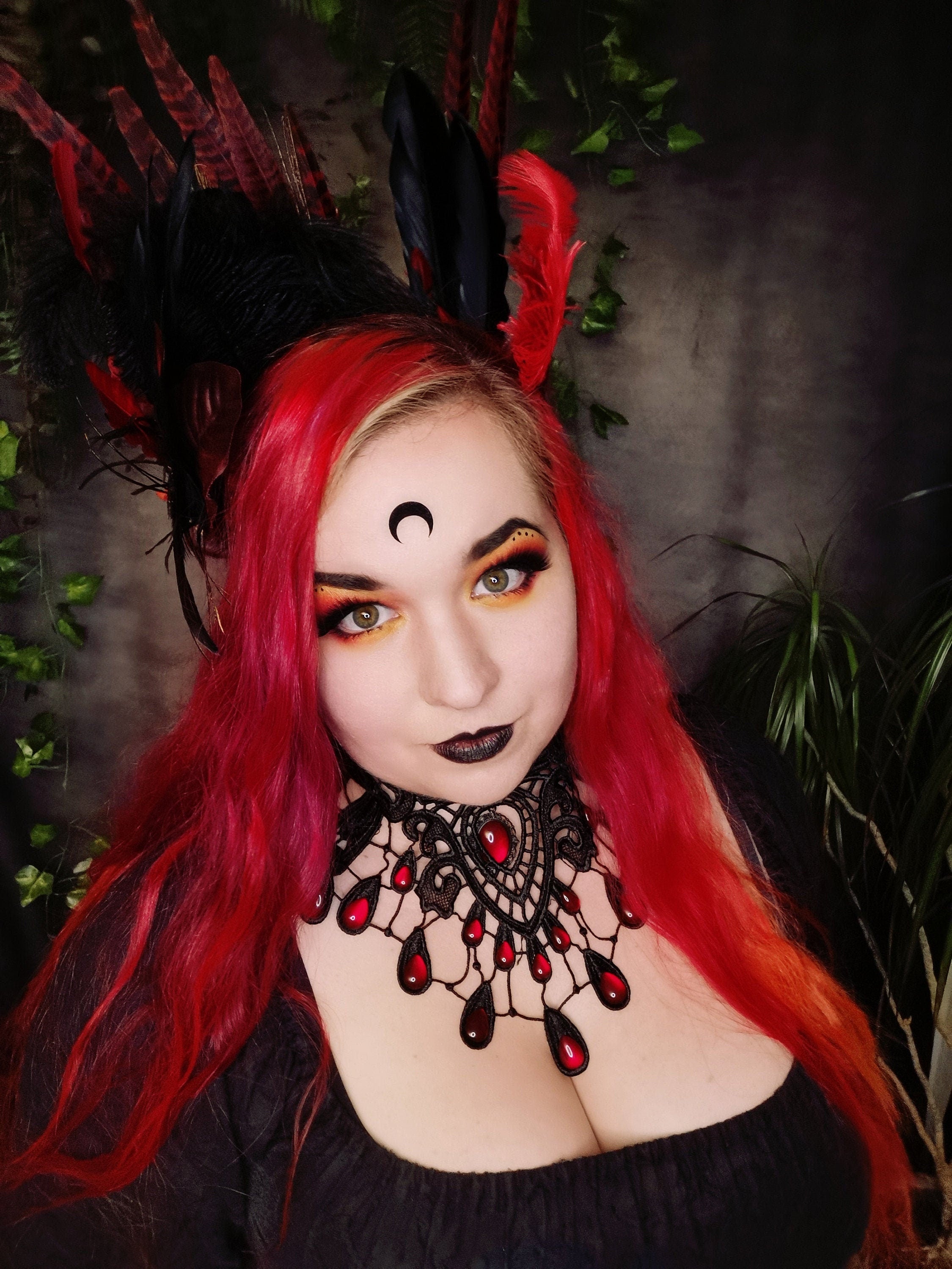 Gothic Choker schwarz Wunschfarbe mit Tropfen, aus Spitze mit farbigen Glassteinen als Gothic Schmuck und für Vampir Cosplay -Chokers- BloodyBrilliants