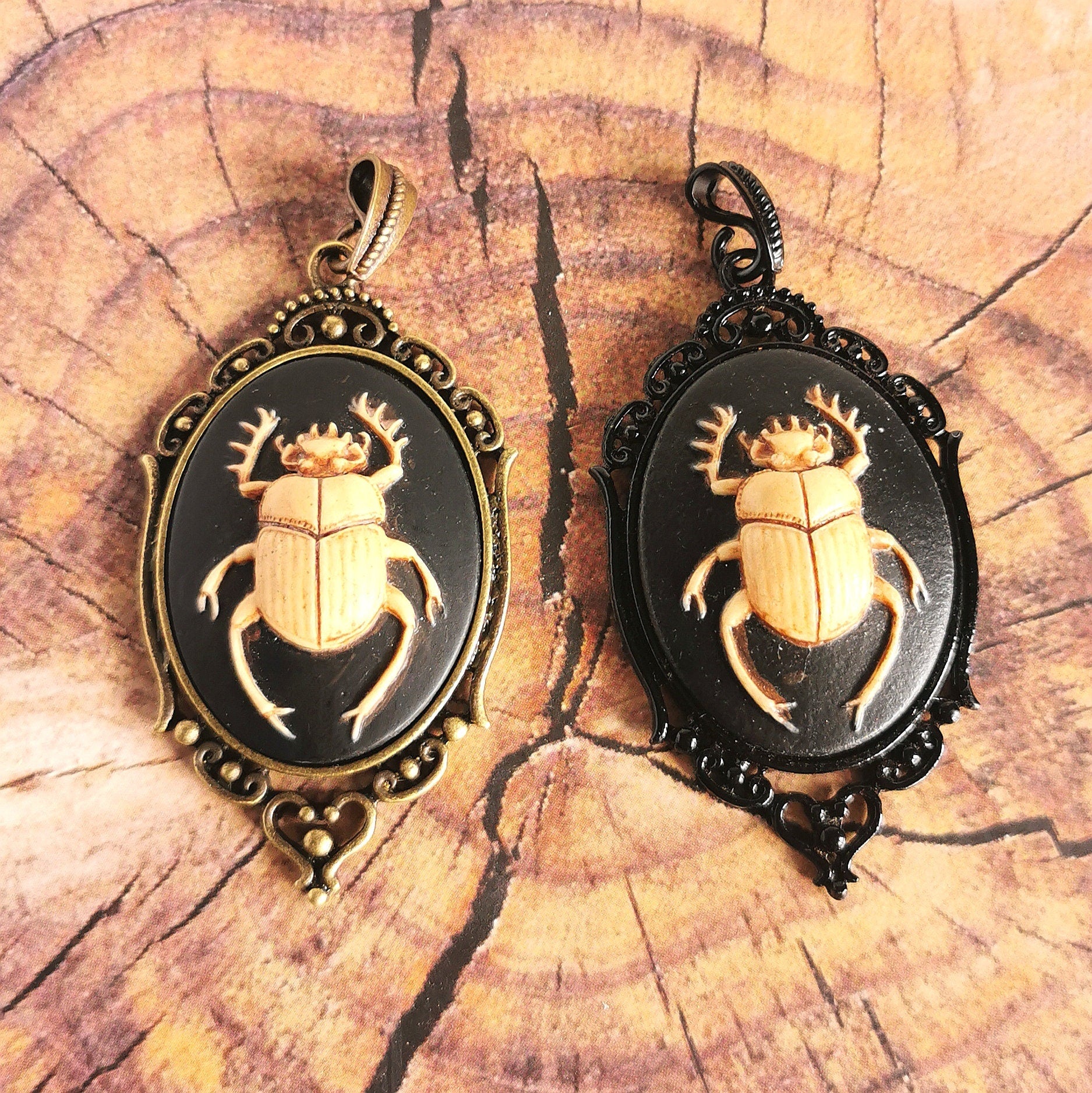 Skarabäus Anhänger elfenbein im Ägypten Stil als Gothic Kette und Cosplay Schmuck für Kostüm und Convention -Pendants- BloodyBrilliants