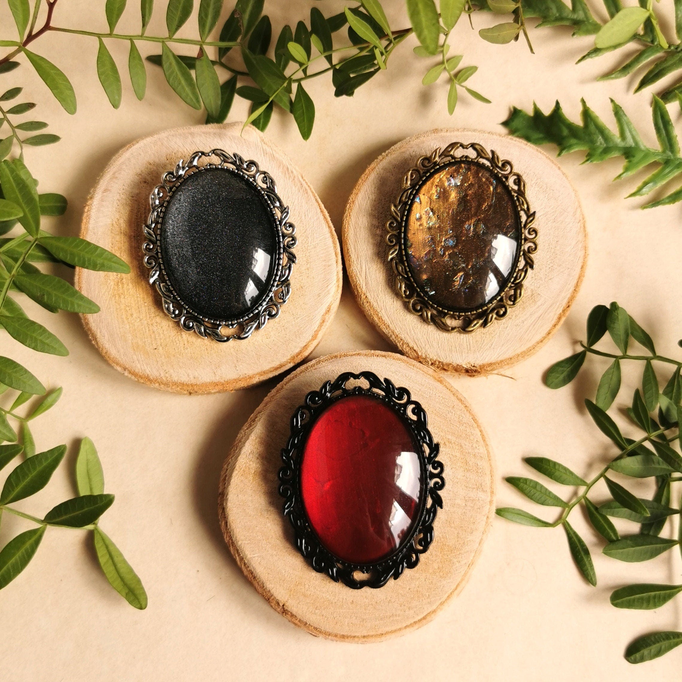 Ovale Brosche Wunschfarbe aus Glassteinen in Schwarz Silber und Bronze als Cosplay Brosche und Gothic Schmuck Accessoire -Brooches- BloodyBrilliants