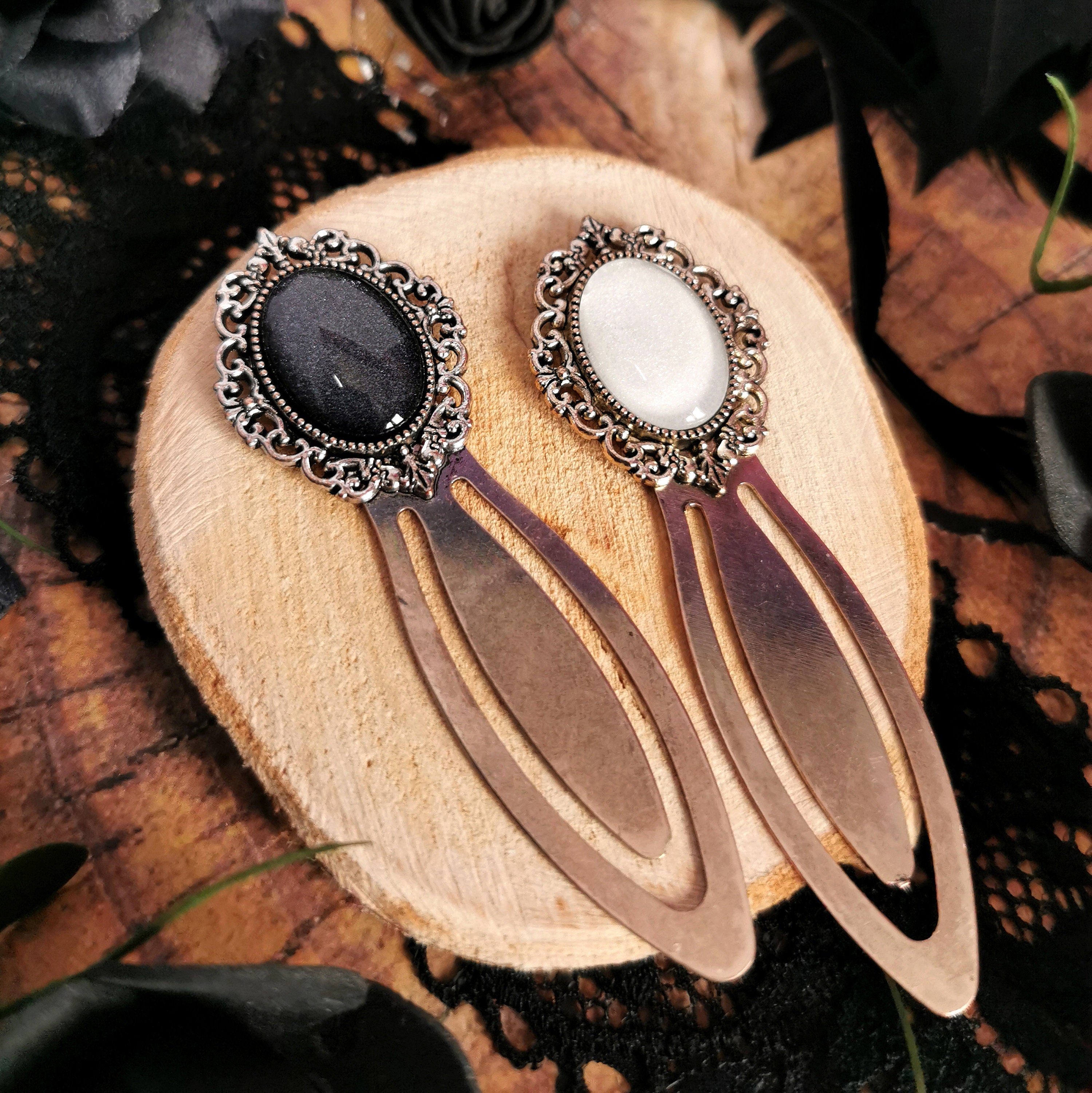 Lesezeichen mit Farbstein silber und bronze mit glänzenden metallic Glassteinen als Geschenk -Bookmarks- BloodyBrilliants