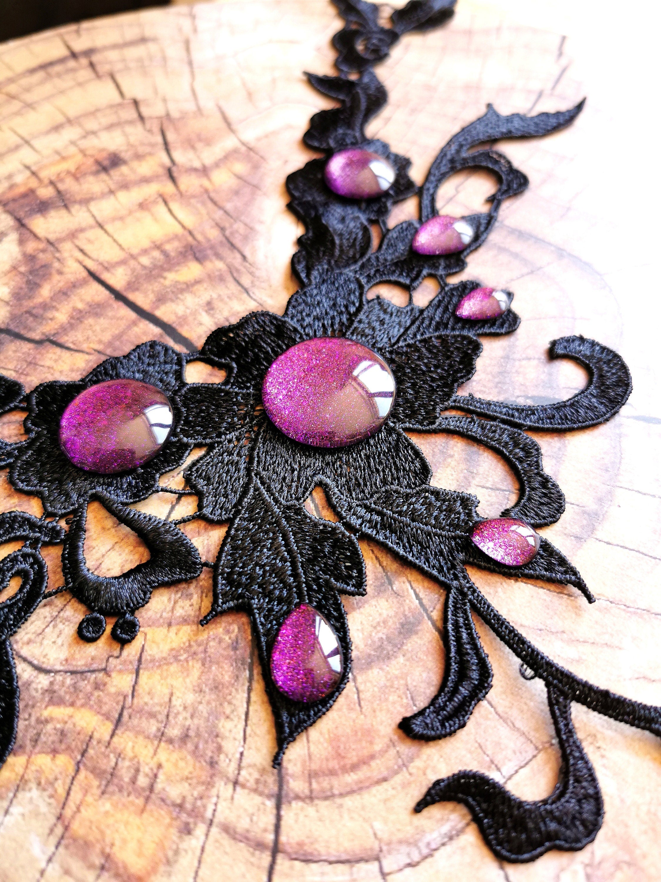 Gothic Choker – Asymmetrisches Collier schwarz mit Glassteinen, als Gothic Schmuck für Cosplay, Festival Outfit & Halloween Adventskalender -Chokers- BloodyBrilliants