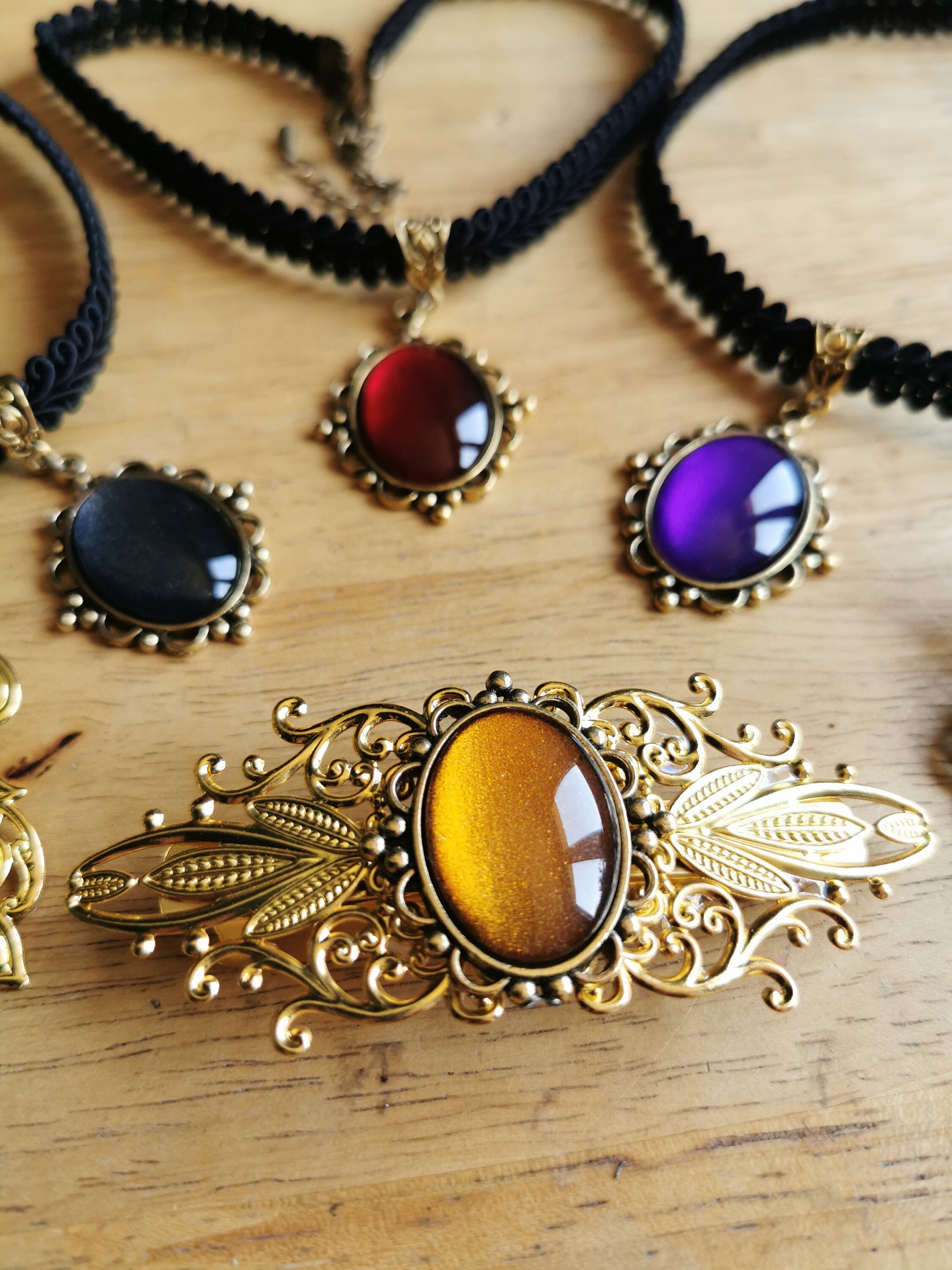 Choker gold in Wunschfarbe, Kette gold grün für Vintage Weihnachten & Weihnachtsfeier Outfit, 20er Jahre Accessoires gold, Choker schwarz -Chokers- BloodyBrilliants