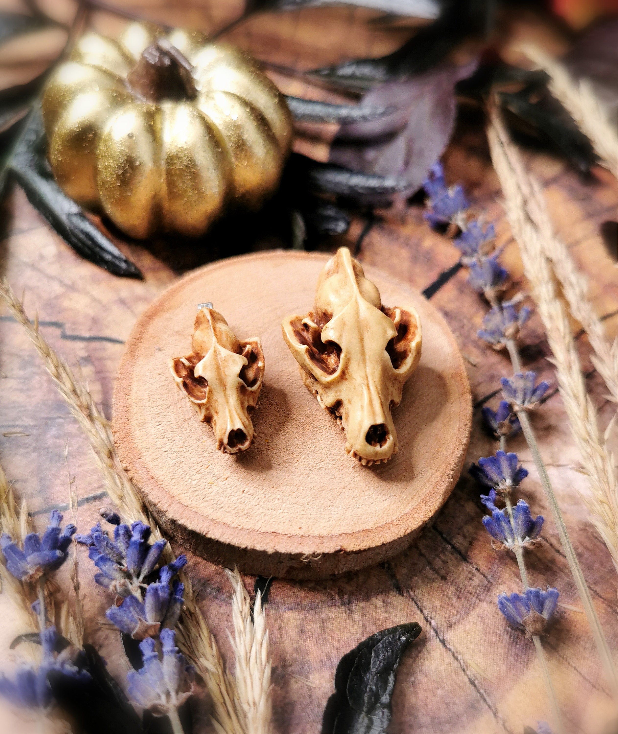 Anhänger Wolf Schädel aus Harz elfenbein farben für Gothic Outfit als LARP Schmuck und Cosplay Accessoire -Pendants- BloodyBrilliants