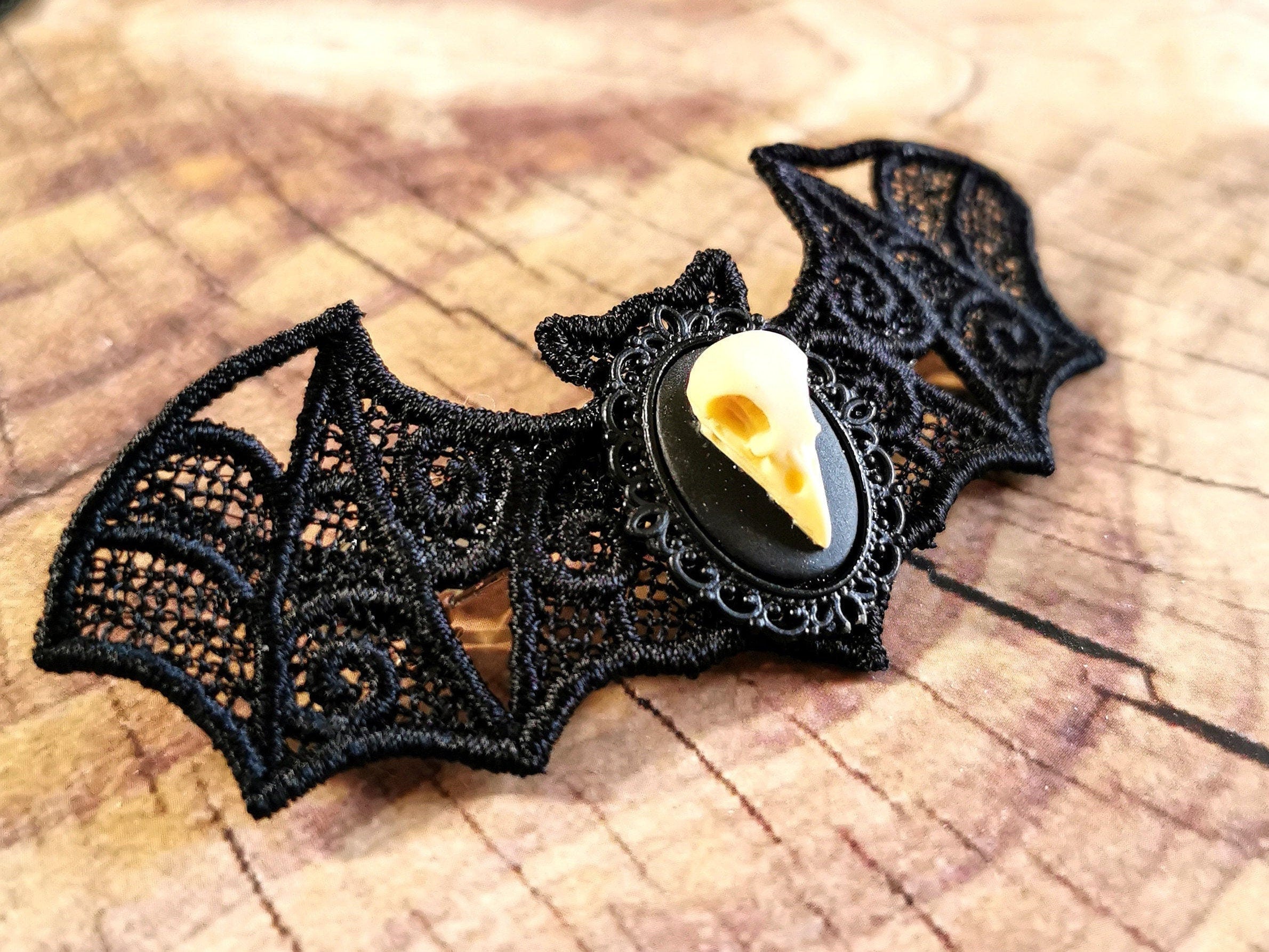 Fledermaus Haarspange mit Vogelschädel als Gothic Haarschmuck schwarz & Halloween Schmuck für Vampir Kostüm und Pagan Gothic Outfits -Hair Jewelry- BloodyBrilliants