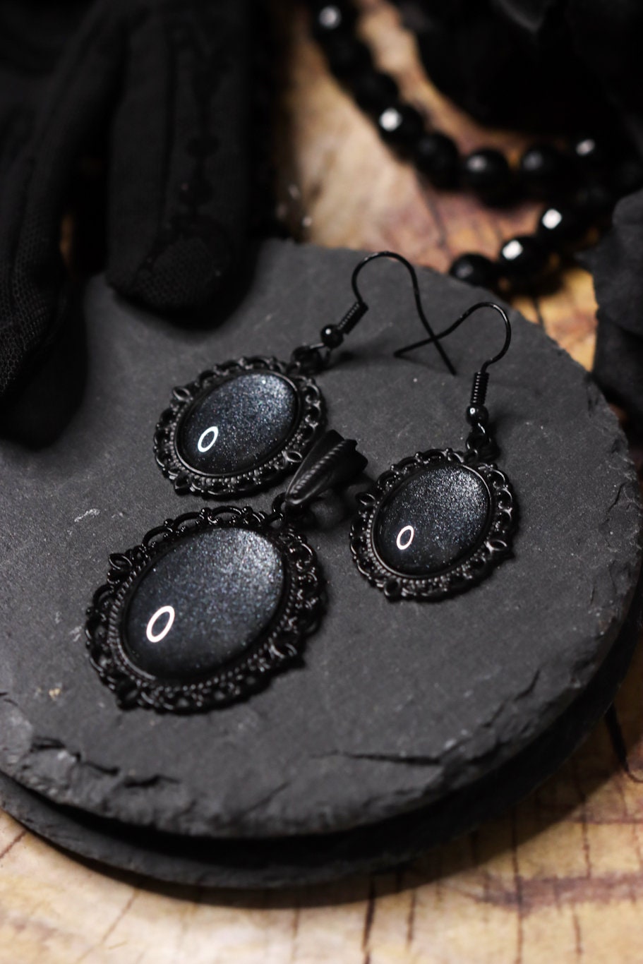 Schmuckset Oval in Wunschfarbe, Vintage Kette als Geburtstagsgeschenk, Gothic Kettenanhänger als Mittelalter Schmuck, Ohrringe hängend -Charm Necklaces- BloodyBrilliants