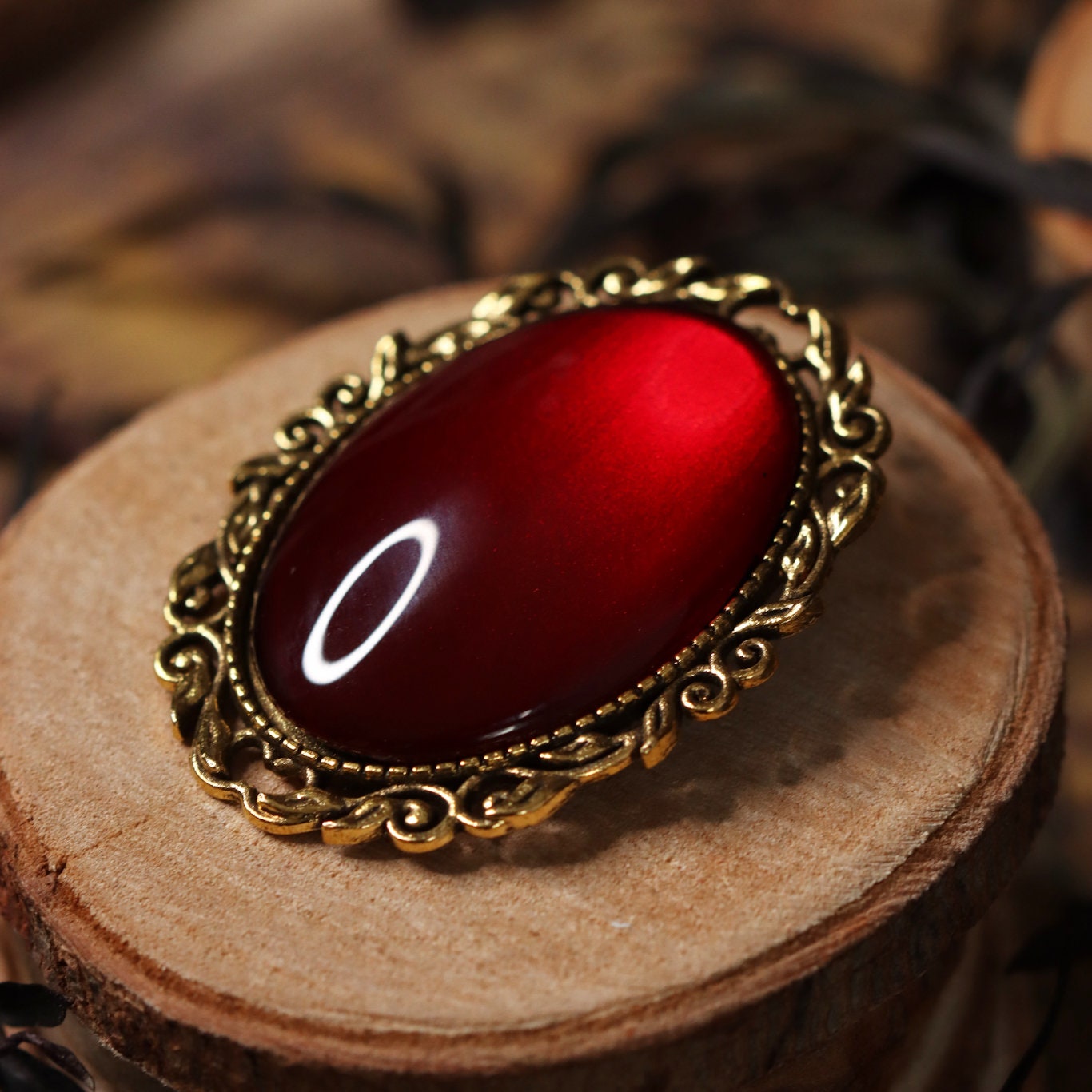 Goldene Brosche Wunschfarbe oval aus Glassteinen als Cosplay Schmuck und Steampunk Accessoire für Vintage Weihnachten -Brooches- BloodyBrilliants