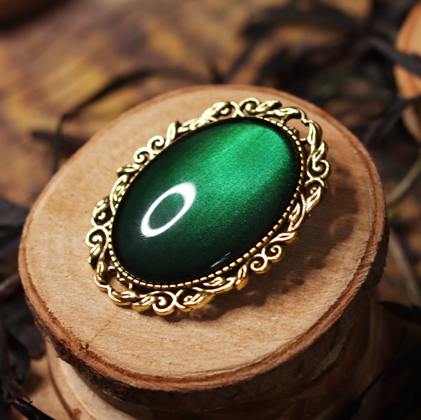Goldene Brosche Wunschfarbe oval aus Glassteinen als Cosplay Schmuck und Steampunk Accessoire für Vintage Weihnachten -Brooches- BloodyBrilliants