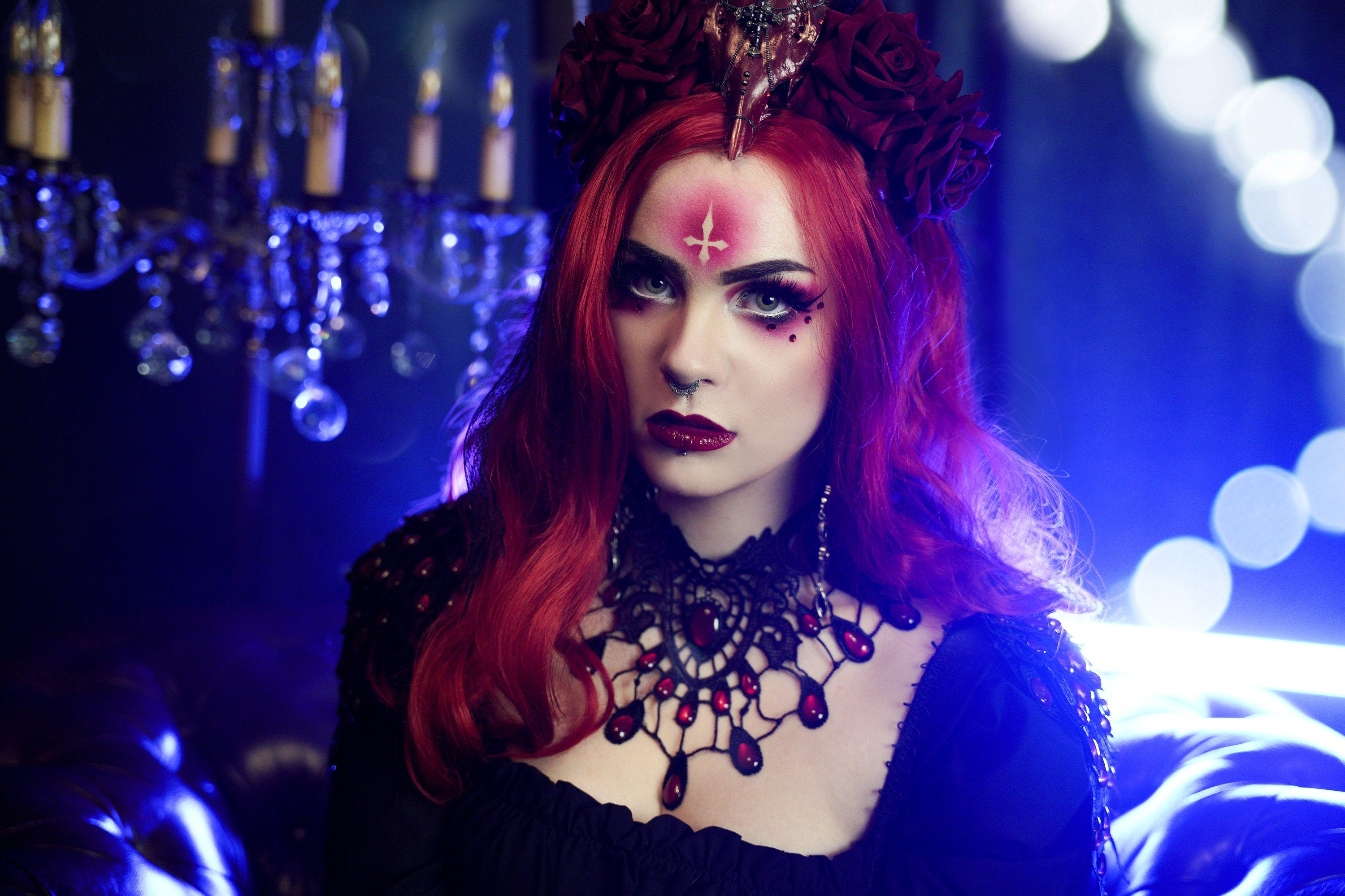 Gothic Choker schwarz Wunschfarbe mit Tropfen, aus Spitze mit farbigen Glassteinen als Gothic Schmuck und für Vampir Cosplay -Chokers- BloodyBrilliants