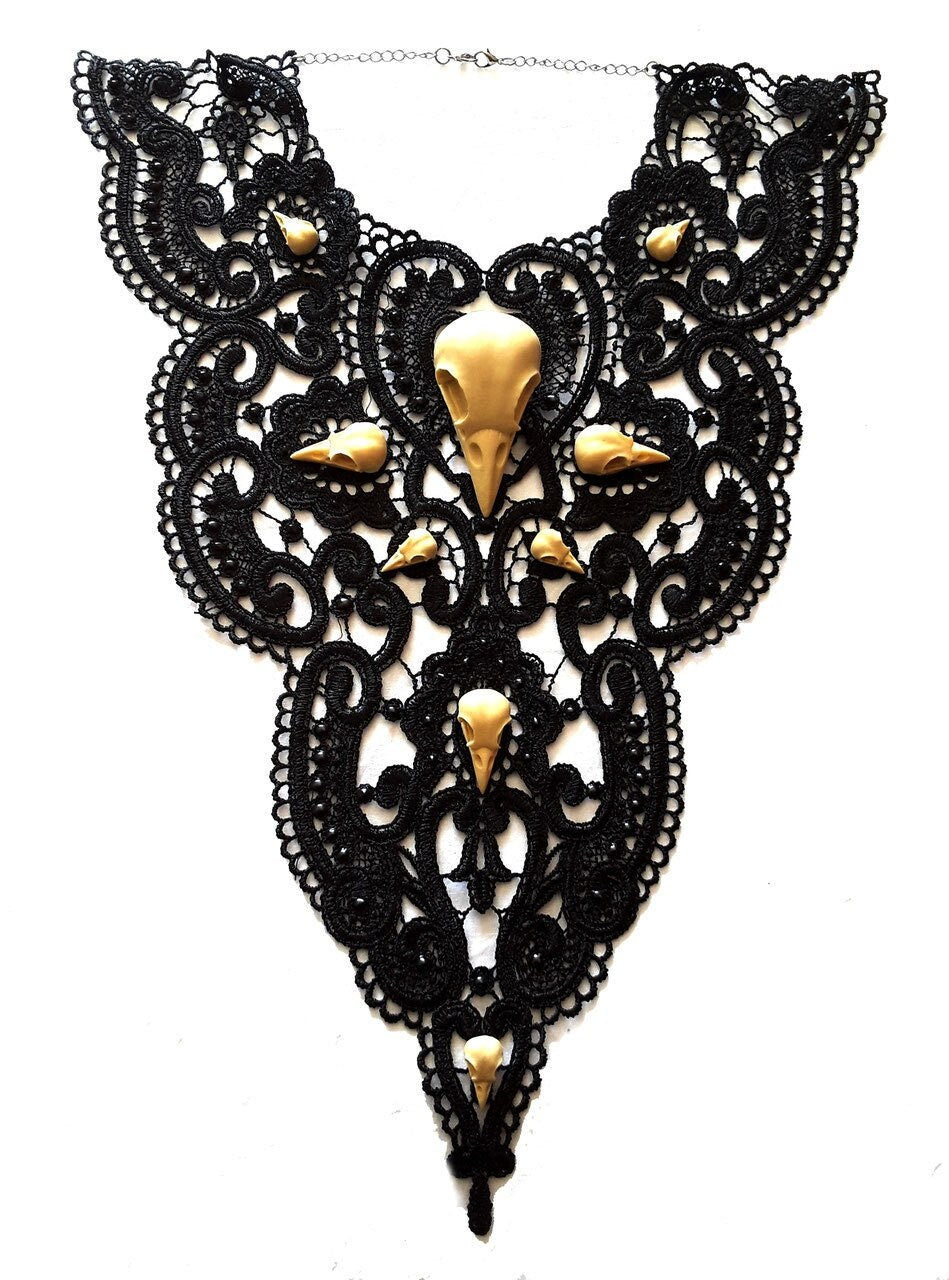 Rabenschädel Collier schwarz bronze für Gothic Fotoshooting und als Mittelalter Schmuck für Hexen Geburtstag & Halloween Adventskalender -Chokers- BloodyBrilliants