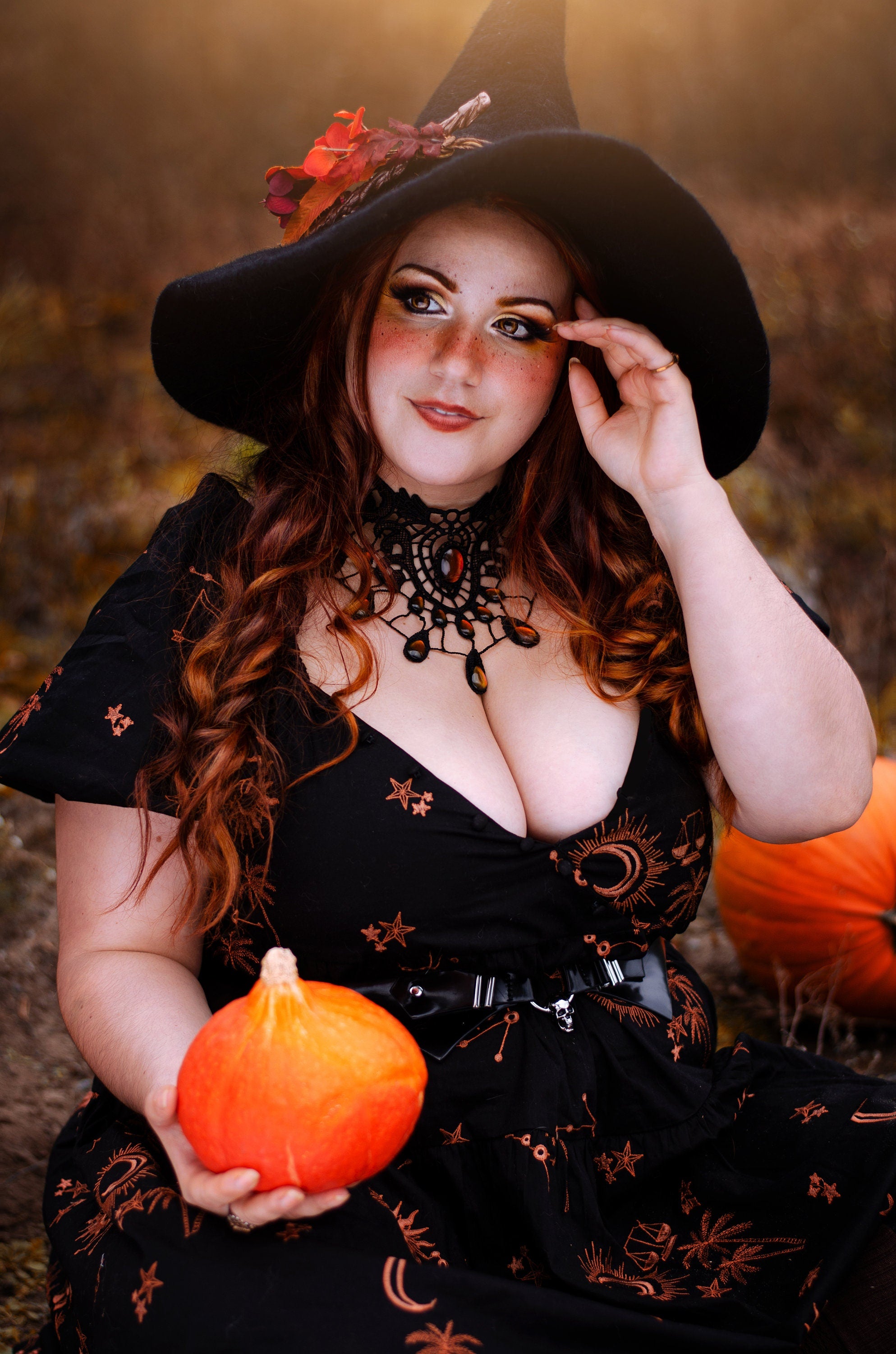 Gothic Choker schwarz Wunschfarbe mit Tropfen, aus Spitze mit farbigen Glassteinen als Gothic Schmuck und für Vampir Cosplay -Chokers- BloodyBrilliants