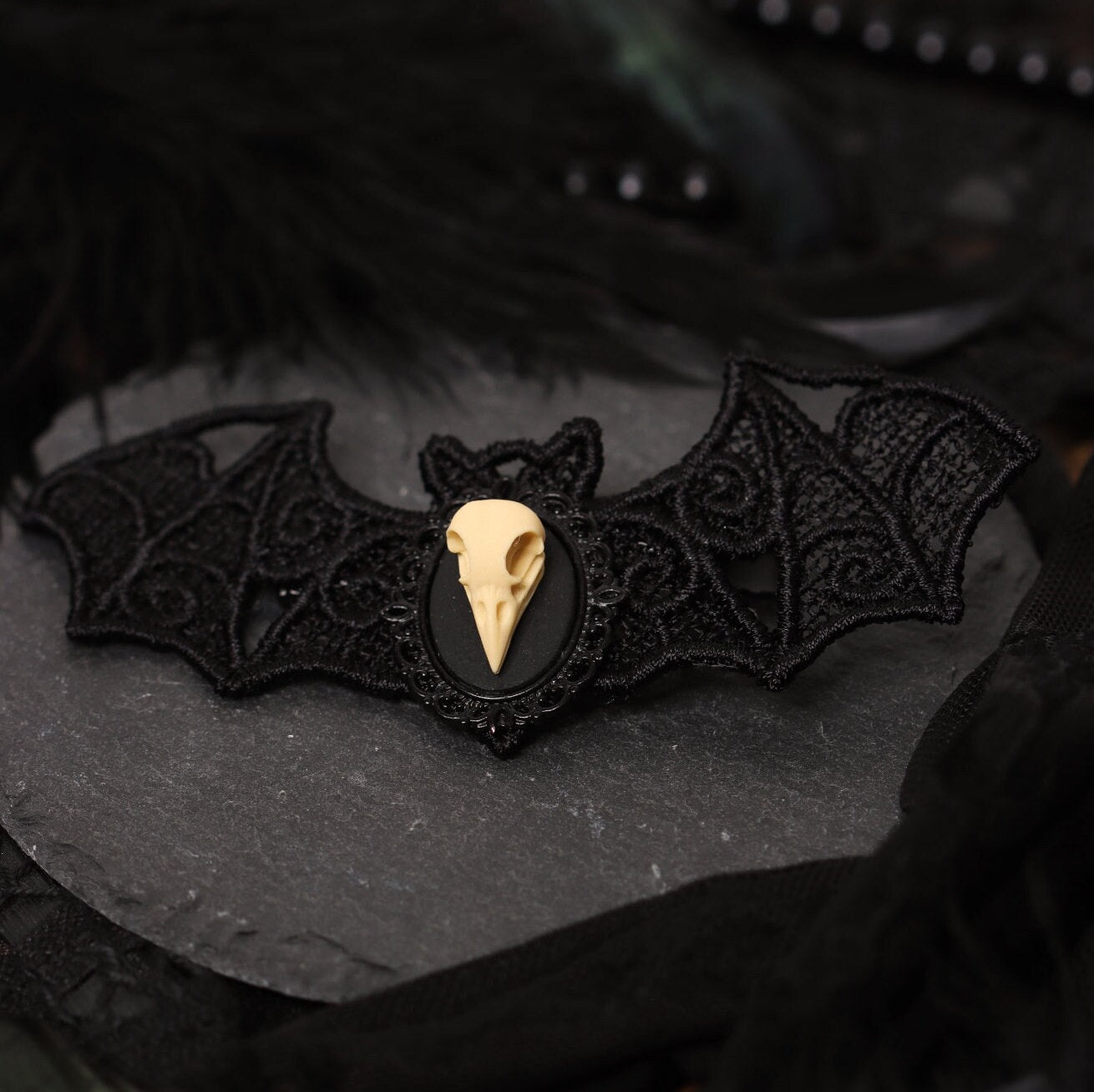Fledermaus Haarspange mit Vogelschädel als Gothic Haarschmuck schwarz & Halloween Schmuck für Vampir Kostüm und Pagan Gothic Outfits -Hair Jewelry- BloodyBrilliants