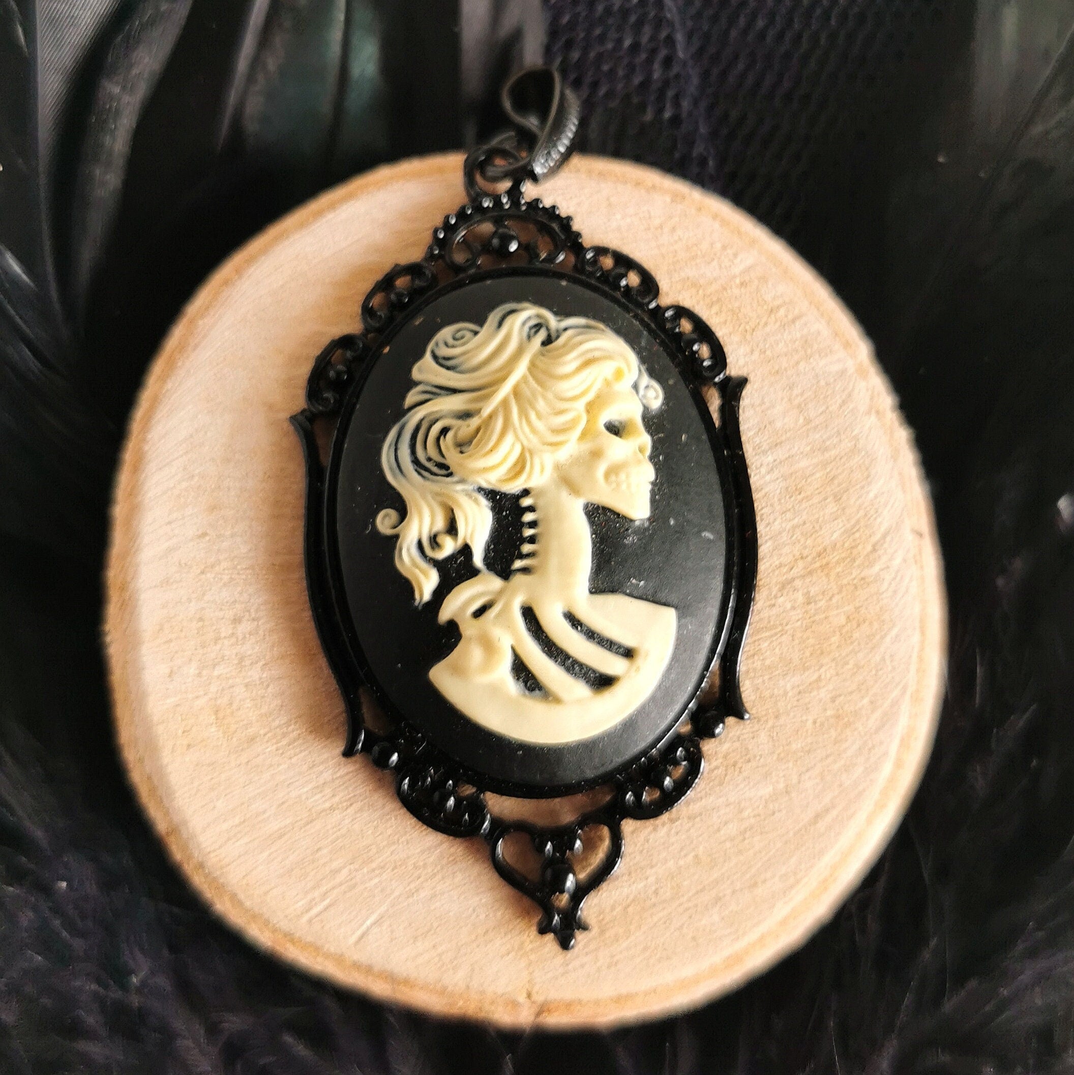 Lady Skull Anhänger Ohrringe Schmuckset Schädel Kette für Gothic Outfit oder LARP Cosplay -Pendants- BloodyBrilliants