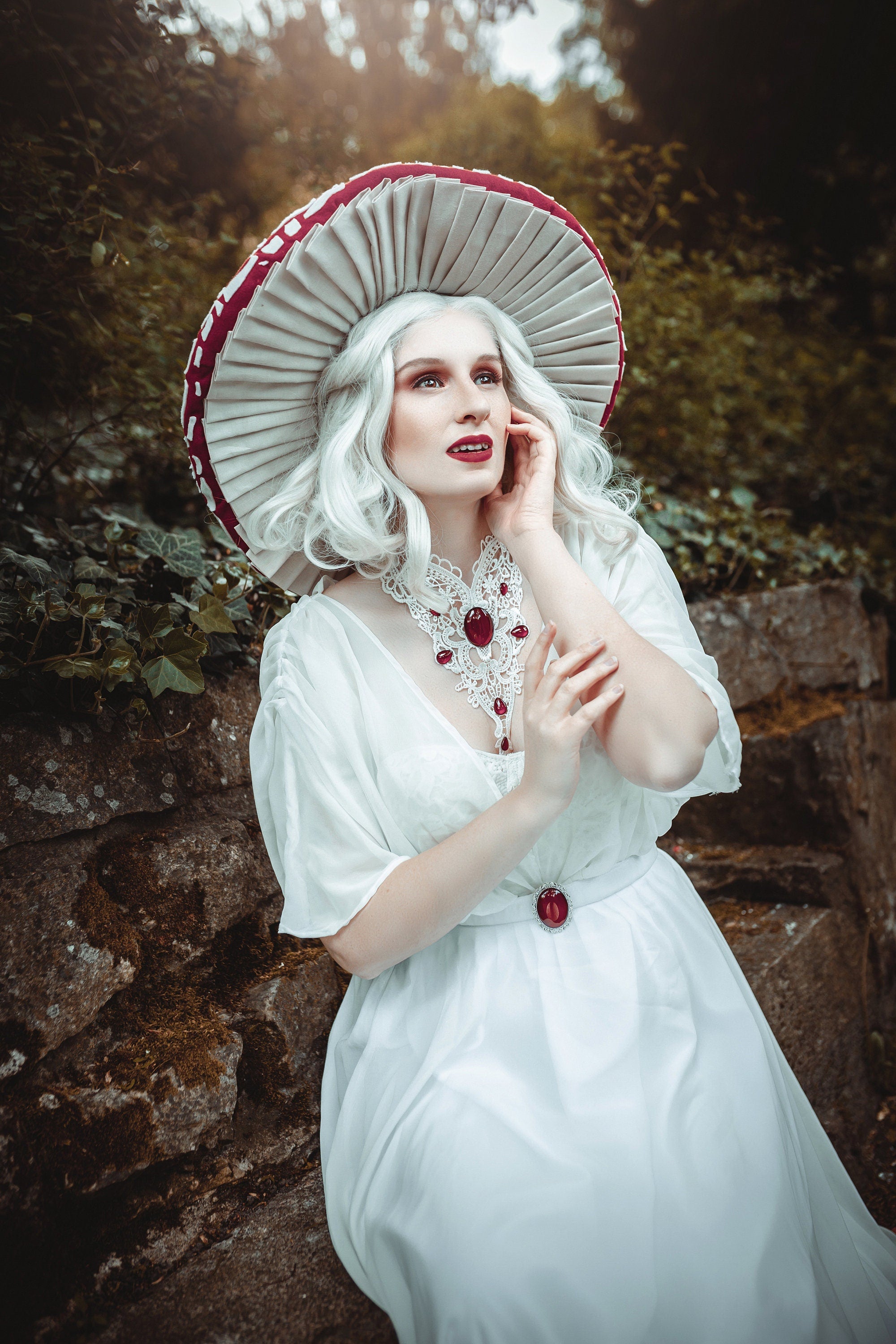 Collier filigran aus Spitze mit farbigen Cabochon Glassteinen für Themenhochzeit und Cosplay Outfit -Chokers- BloodyBrilliants