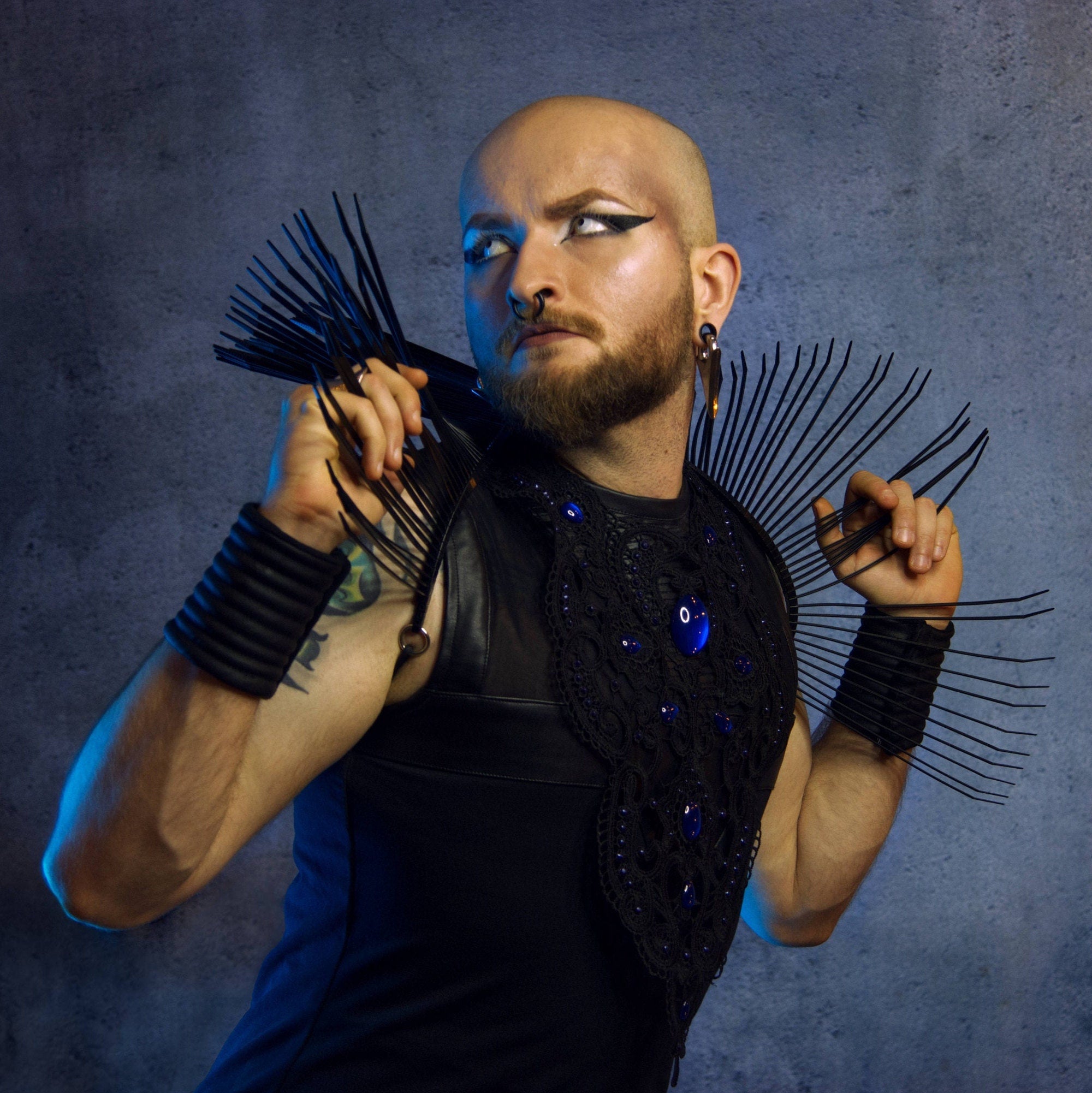 Collier schwarz Wunschfarbe Antik aus Spitze mit farbigen Glassteinen als Fantasy Schmuck für Fotoshooting oder Gothic Hochzeit -Chokers- BloodyBrilliants