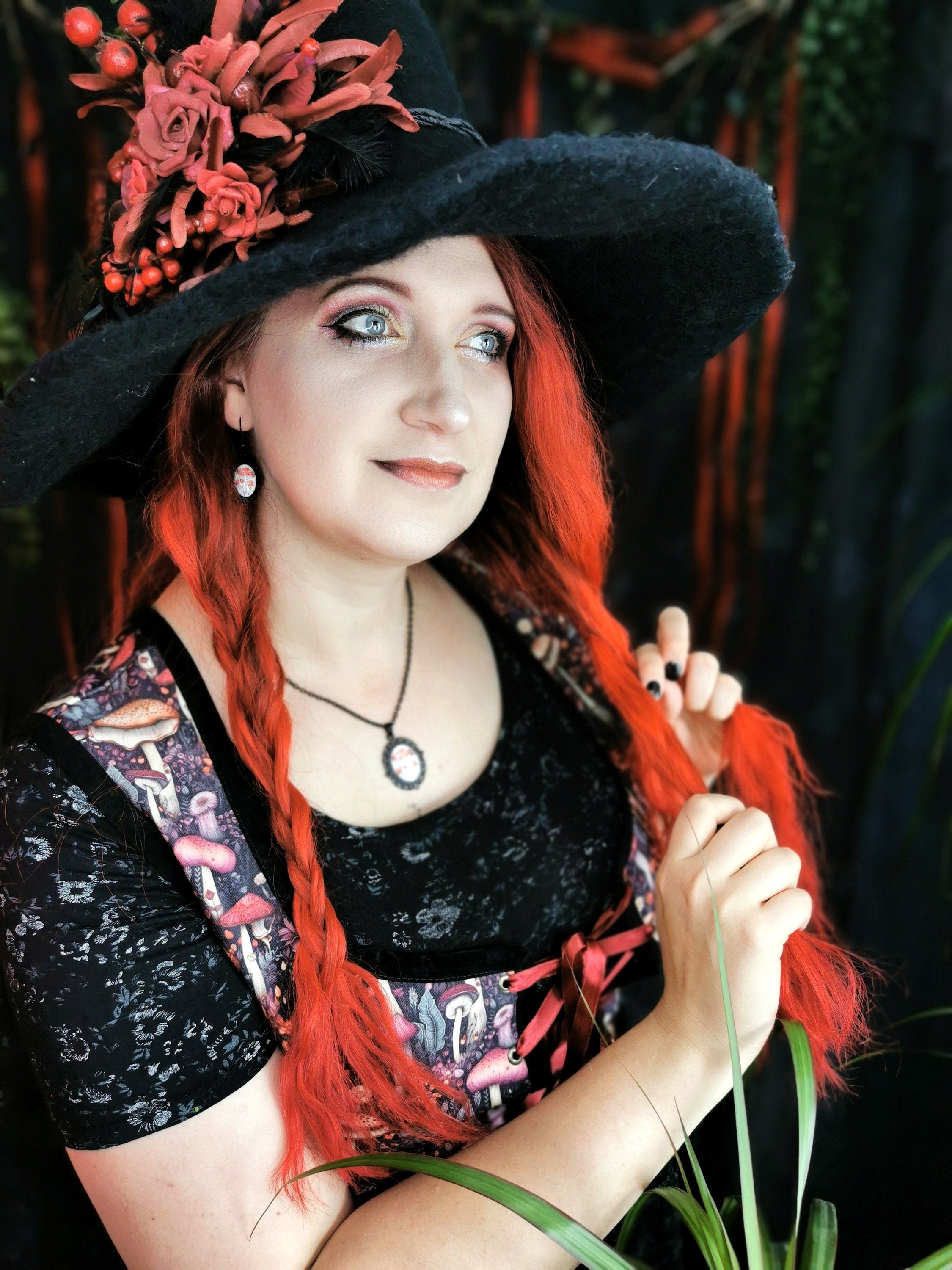Pilz Anhänger Ohrringe und Brosche mit 3 Fliegenpilzen mit Perlen als Geschenk für Pilzmädchen und Landhausstil Liebhaber -Pendants- BloodyBrilliants