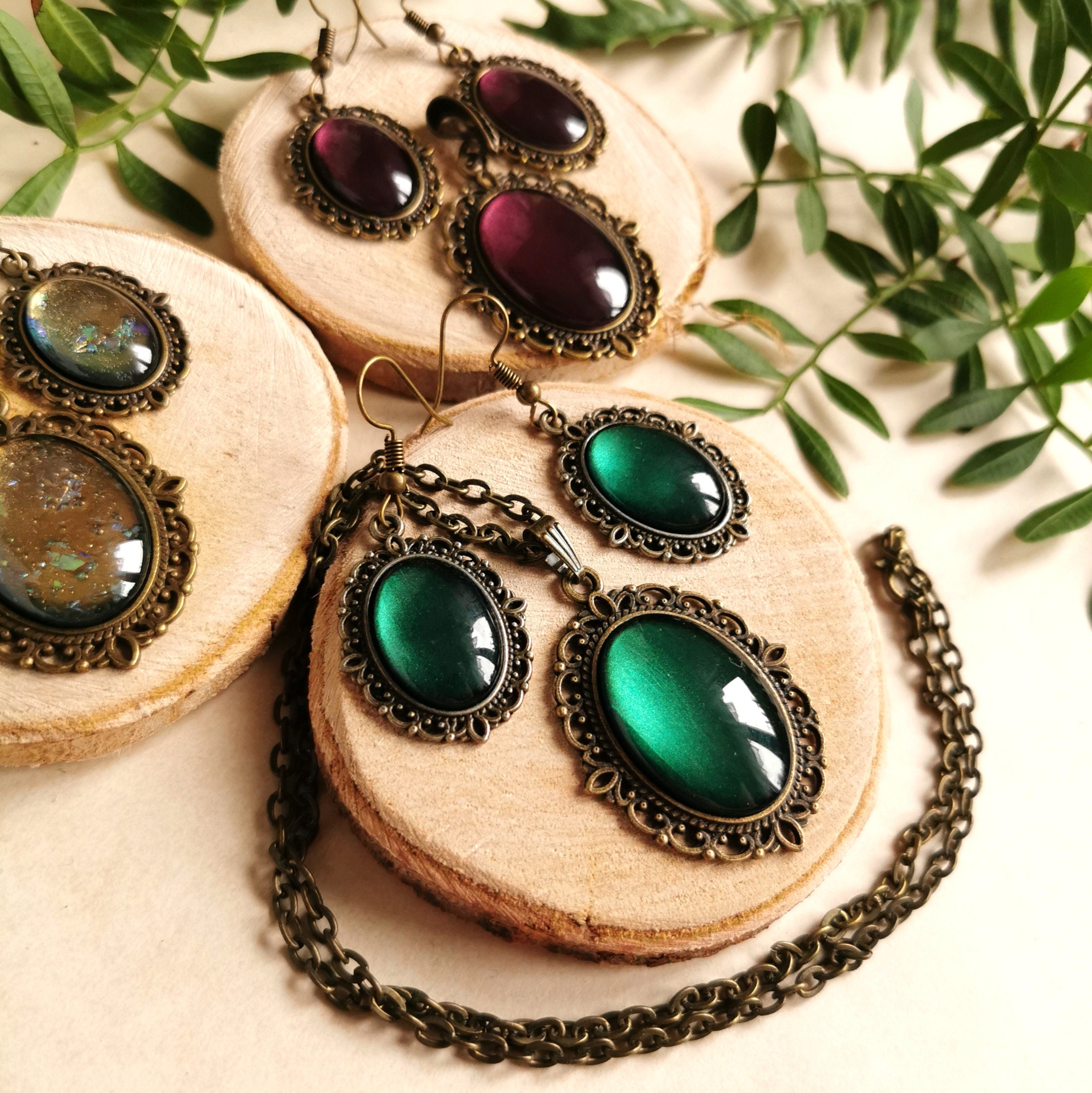 Schmuckset Oval in Wunschfarbe, Vintage Kette als Geburtstagsgeschenk, Gothic Kettenanhänger als Mittelalter Schmuck, Ohrringe hängend -Charm Necklaces- BloodyBrilliants