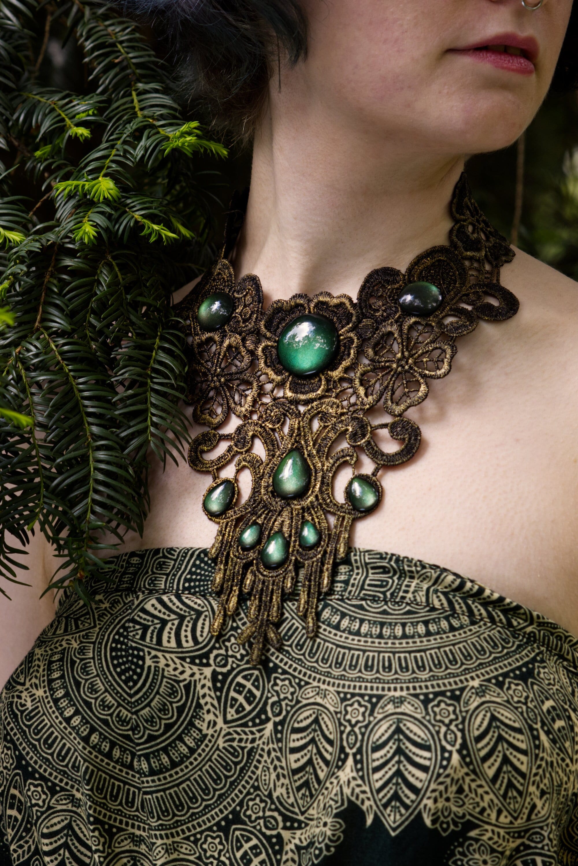 Steampunk Collier bronze aus Spitze mit farbigen Glassteinen für Cosplay als Steampunk Choker oder für Hexen Geburtstag -Chokers- BloodyBrilliants