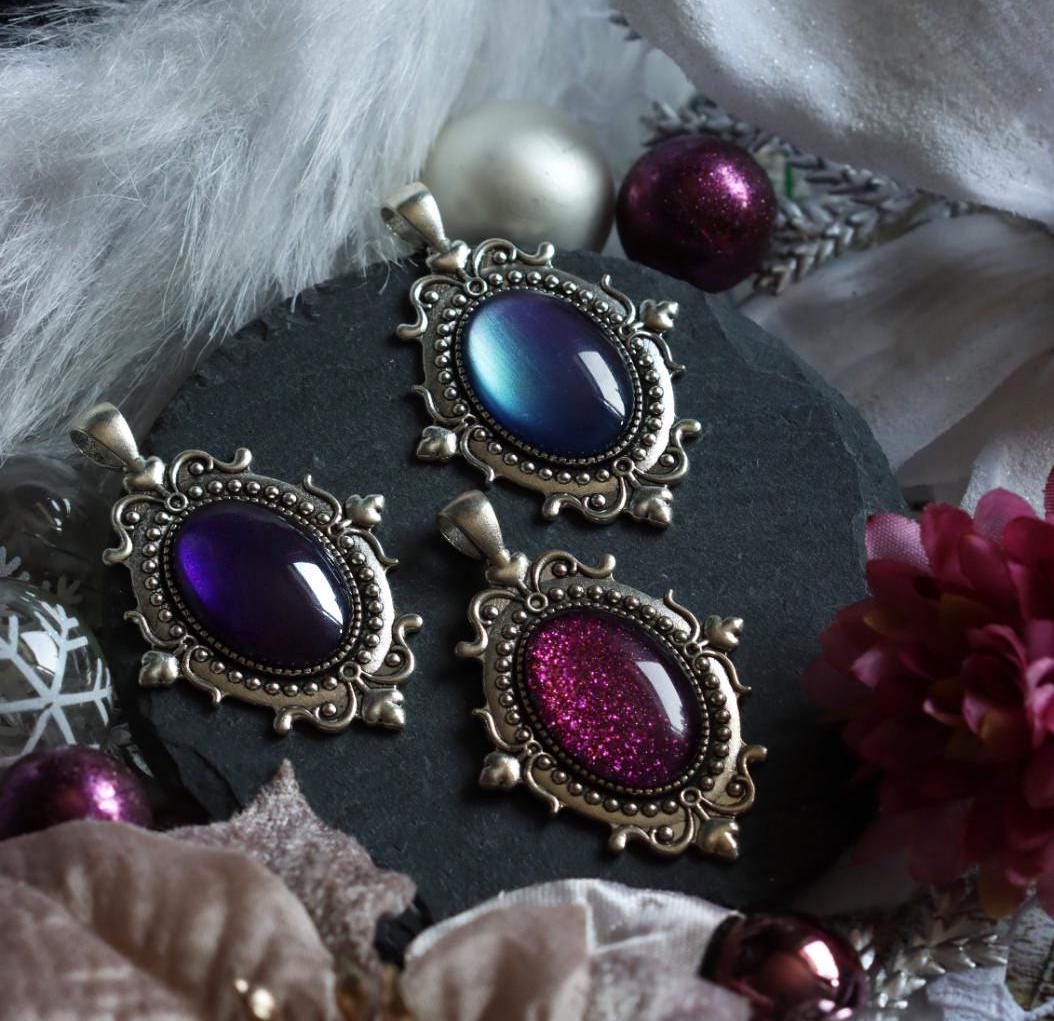 Schmuckset Weihnachtselfe silber aus Kettenanhänger und Jugendstil Haarspange in Wunschfarbe für Weihnachtsoutfit oder Elfen Schmuck -Barrettes & Clips- BloodyBrilliants