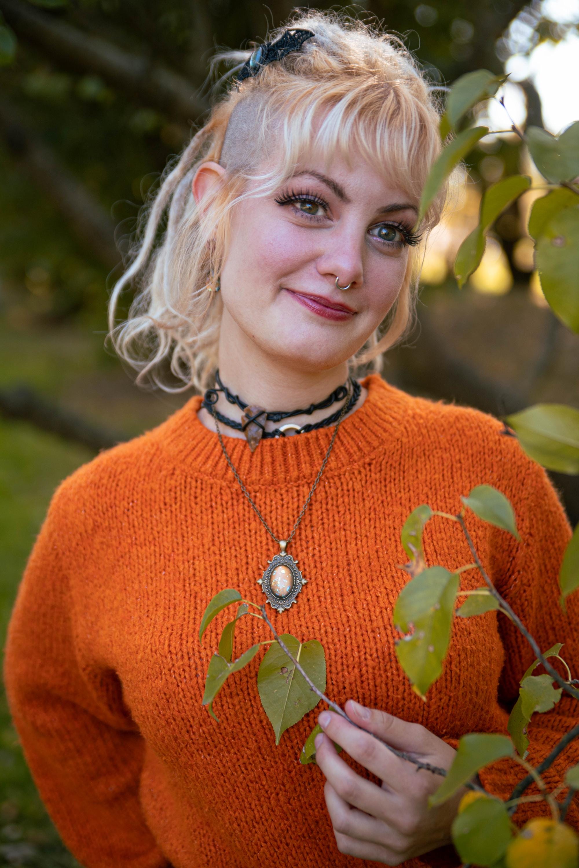 Barock Anhänger in Wunschfarbe, Vintage Kette & 20er Jahre Accessoires für Vintage Weihnachten, Gothic Kettenanhänger im Dark Academia Style -Pendants- BloodyBrilliants