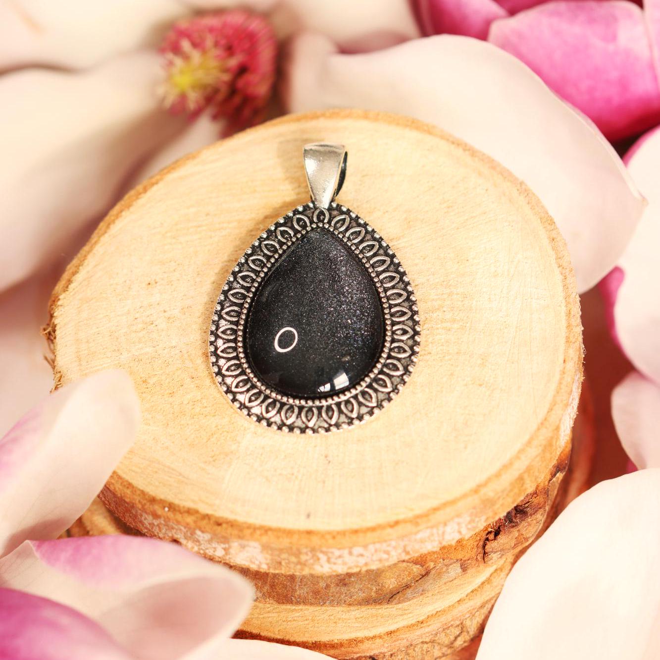 Tropfen Anhänger verziert in Silber und Bronze mit Wunschfarbe als Steampunk Schmuck und Vintage Geschenk für Abschlussball -Pendants- BloodyBrilliants