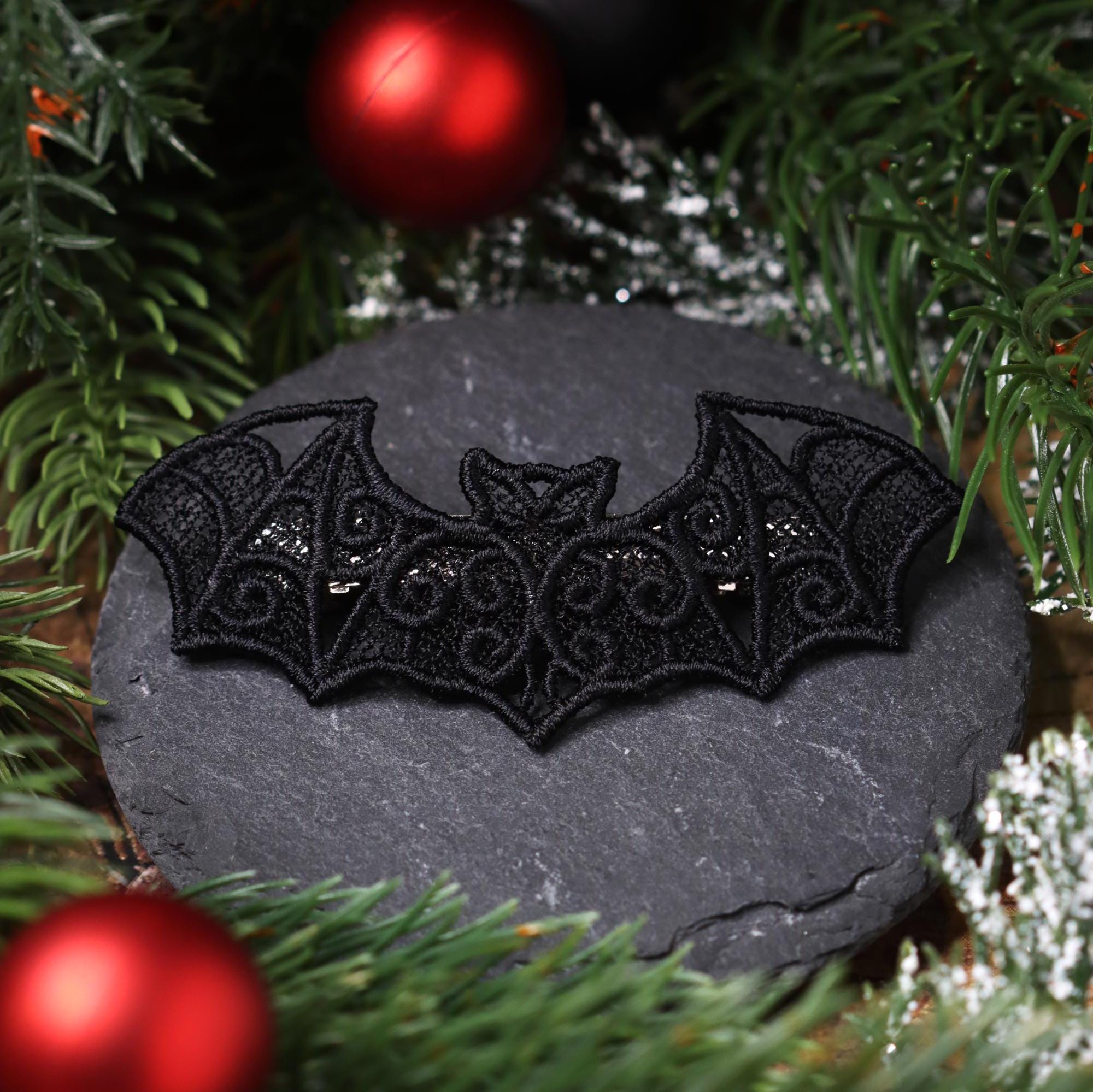 Fledermaus Haarspange in Wunschfarbe als Gothic Haarschmuck schwarz & Halloween Schmuck für Vampir Kostüm und Gothic Weihnachten -Hair Jewelry- BloodyBrilliants