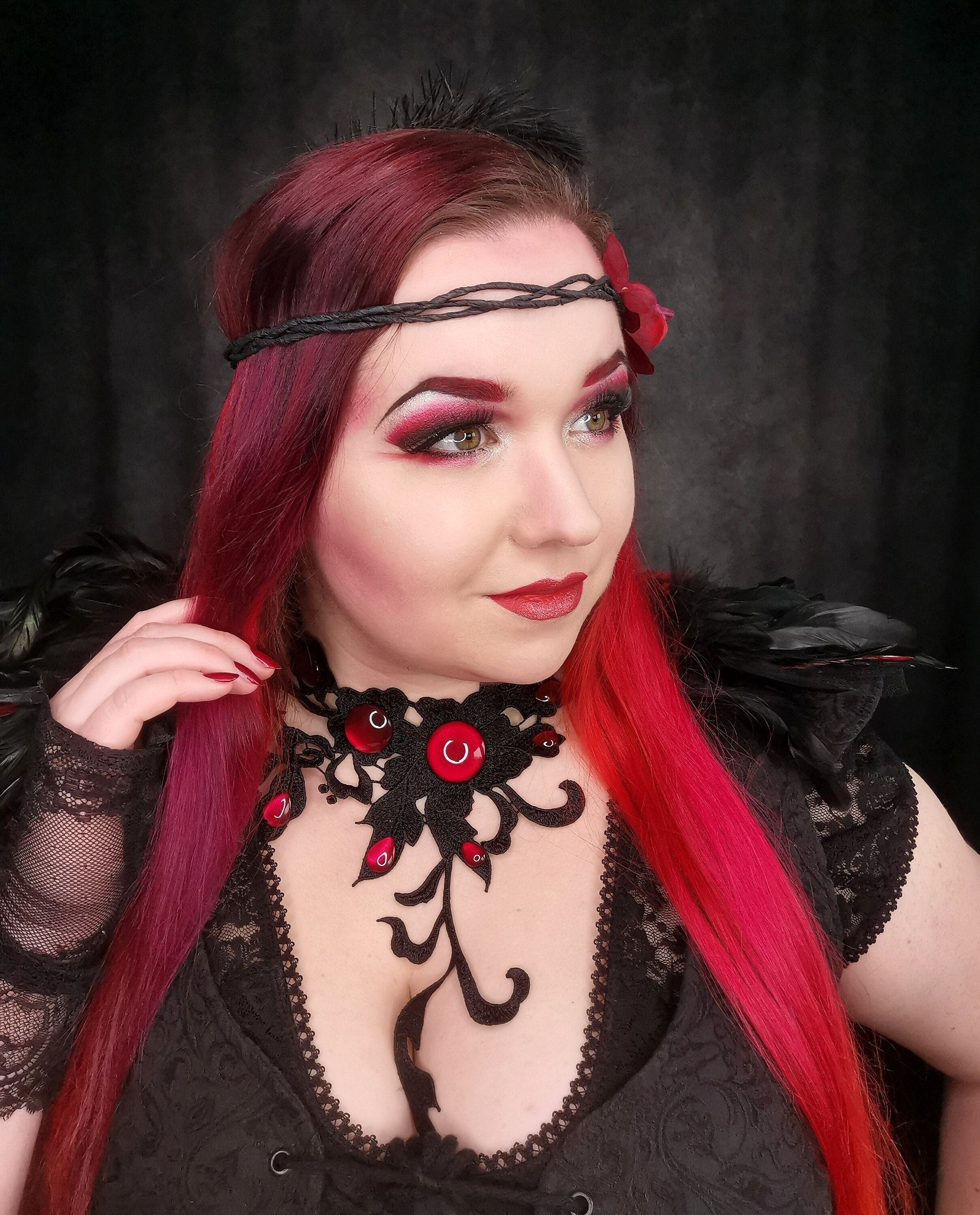 Gothic Choker – Asymmetrisches Collier schwarz mit Glassteinen, als Gothic Schmuck für Cosplay, Festival Outfit & Halloween Adventskalender -Chokers- BloodyBrilliants