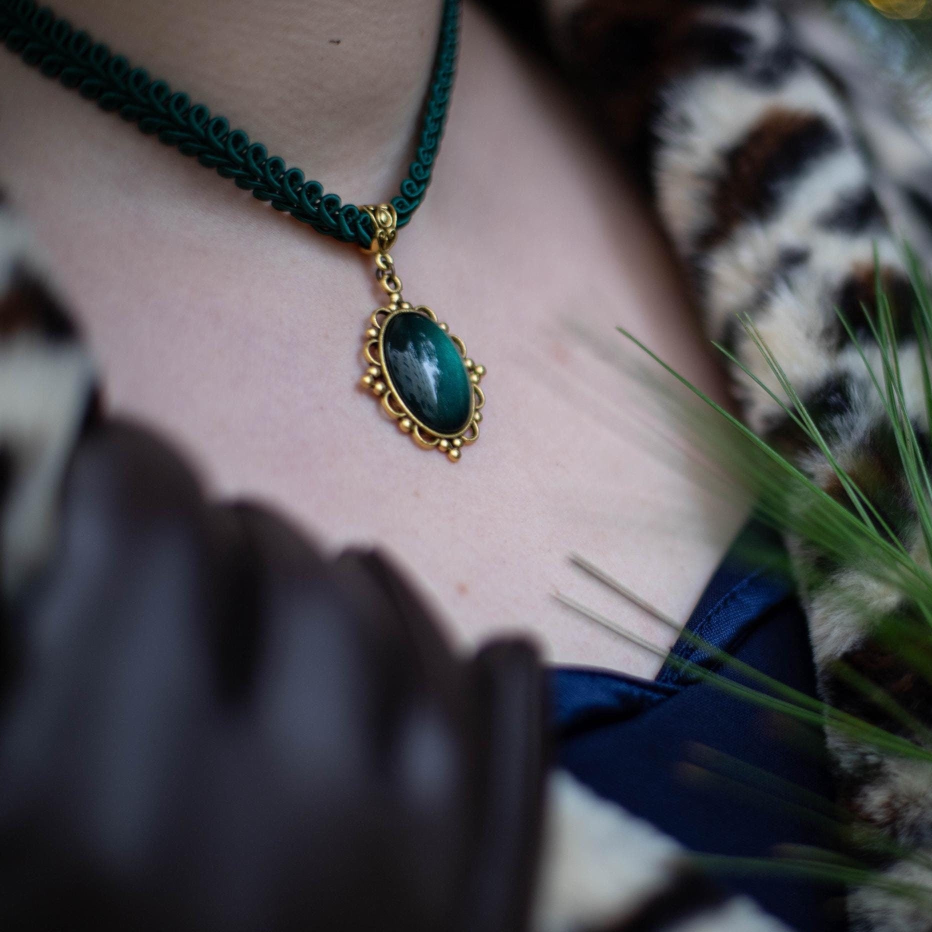 Choker gold in Wunschfarbe, Kette gold grün für Vintage Weihnachten & Weihnachtsfeier Outfit, 20er Jahre Accessoires gold, Choker schwarz -Chokers- BloodyBrilliants