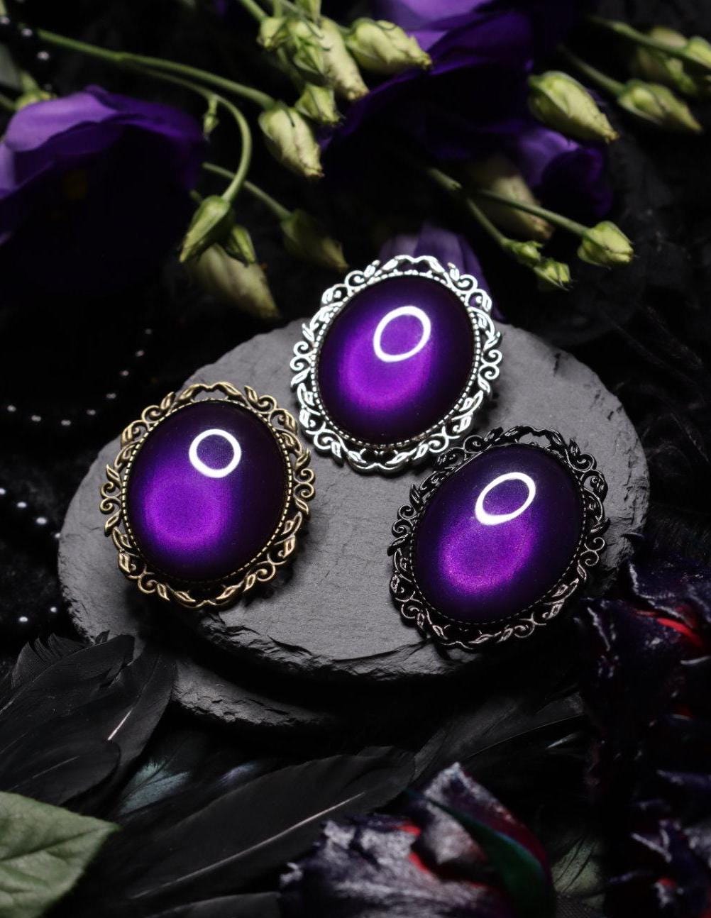 Ovale Brosche Wunschfarbe aus Glassteinen in Schwarz Silber und Bronze als Cosplay Brosche und Gothic Schmuck Accessoire -Brooches- BloodyBrilliants