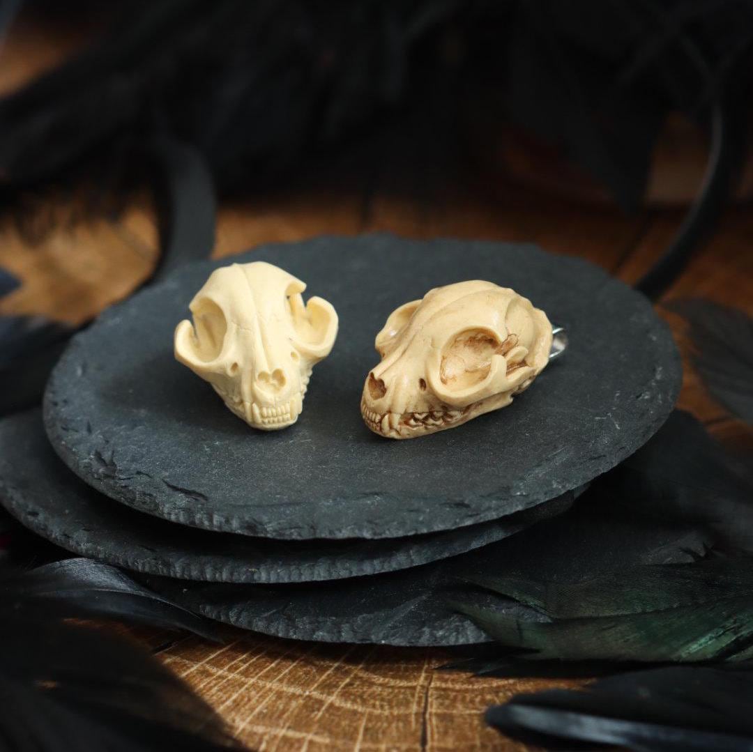 Katzen Schädel Anhänger aus Harz, Katzenschädel Kette als Mittelalter Schmuck, Gothic Schmuck für Dark Academia Outfit, Knochen Schmuck -Pendants- BloodyBrilliants