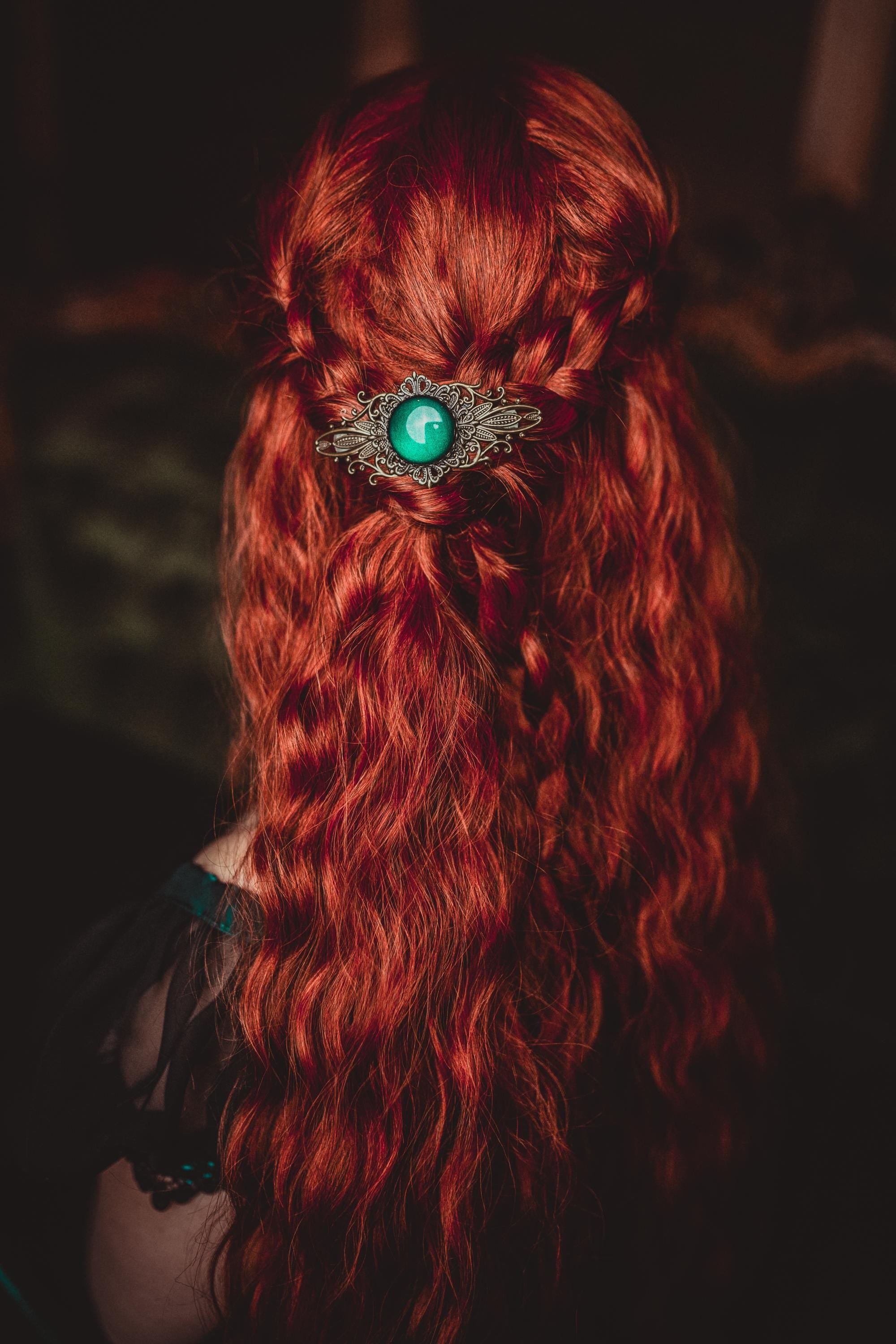 Blumen Fee Schmuckset aus bronzenem Collier, Haarspange und Ohrringen mit farbigen Cabochon Glassteinen für Steampunk und Vintage Hochzeit -Chokers- BloodyBrilliants