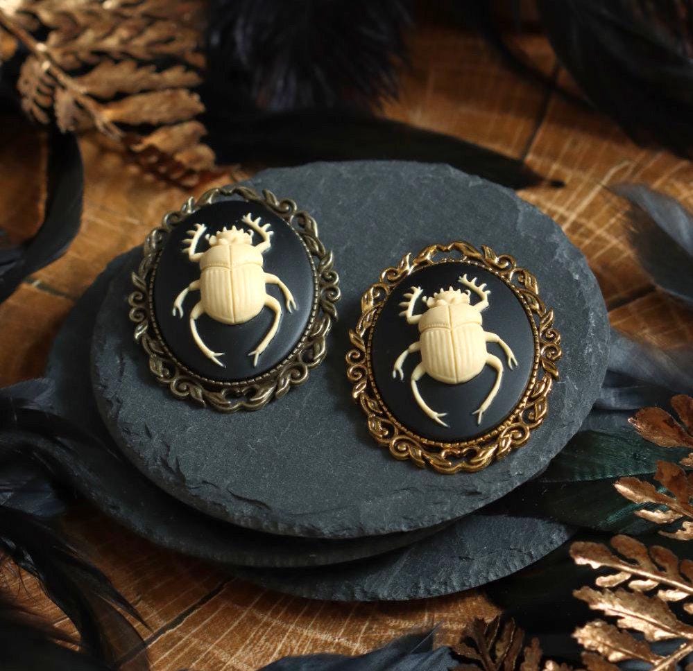 Skarabäus Anhänger elfenbein im Ägypten Stil als Gothic Kette und Cosplay Schmuck für Kostüm und Convention -Pendants- BloodyBrilliants