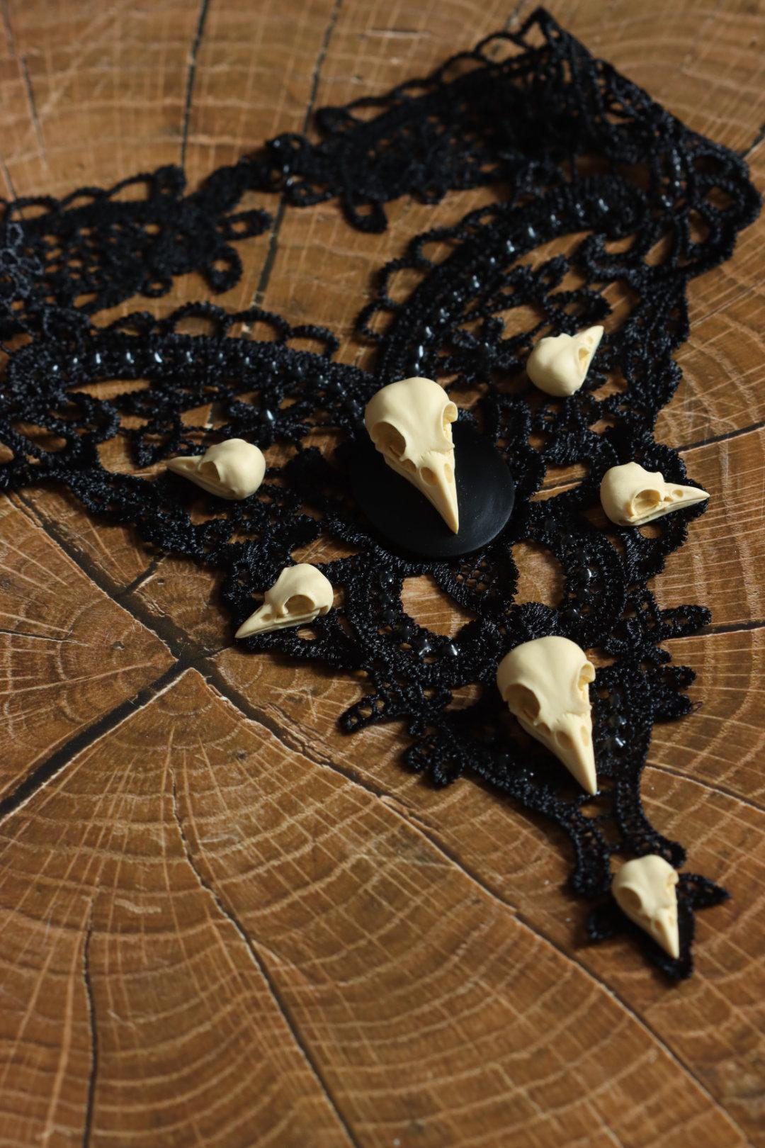 Rabenschädel Collier Filigran schwarz bronze für Gothic Fotoshooting und Mittelalter LARP -Chokers- BloodyBrilliants