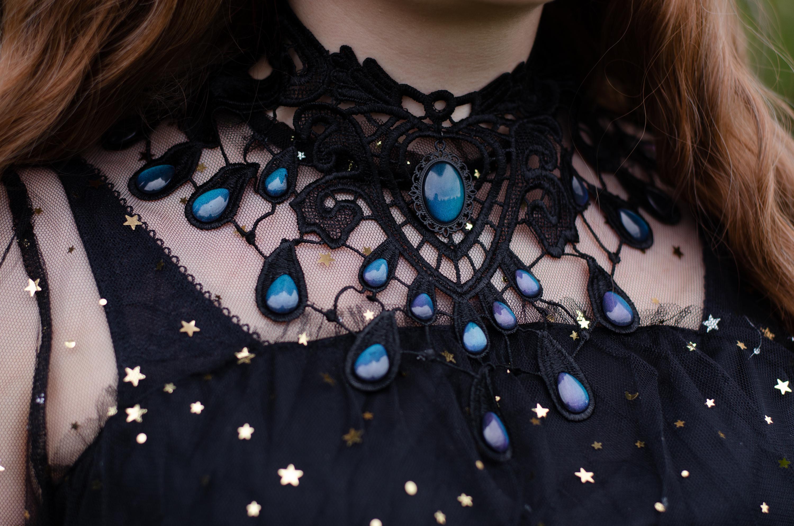 Gothic Schmuckset Wunschfarbe aus Collier, Fledermaus Haarspange und Ohrringen mit farbigen Glassteinen für Hexen Outfit und Gothic Hochzeit -Chokers- BloodyBrilliants