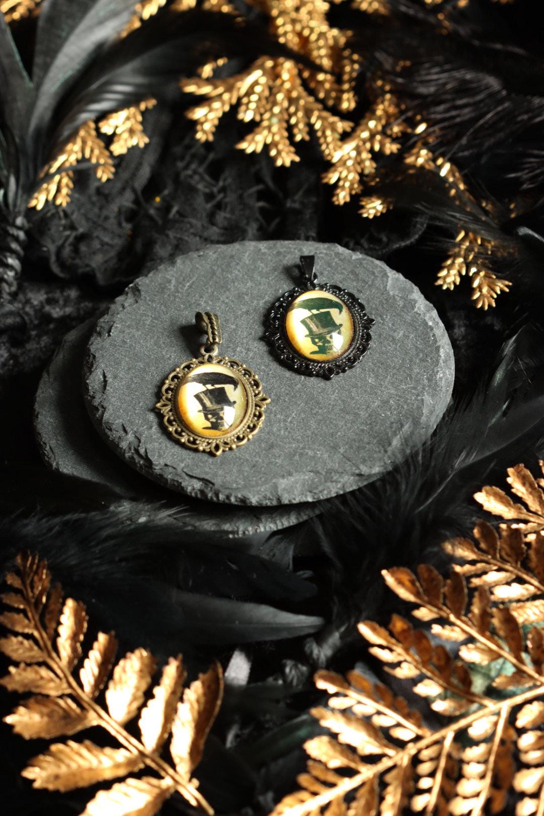 Schädel Zylinder Rabe Anhänger und Ohrringe in schwarz als Vintage Kette für Gothic Outfit und als Cosplay Schmuck -Pendants- BloodyBrilliants