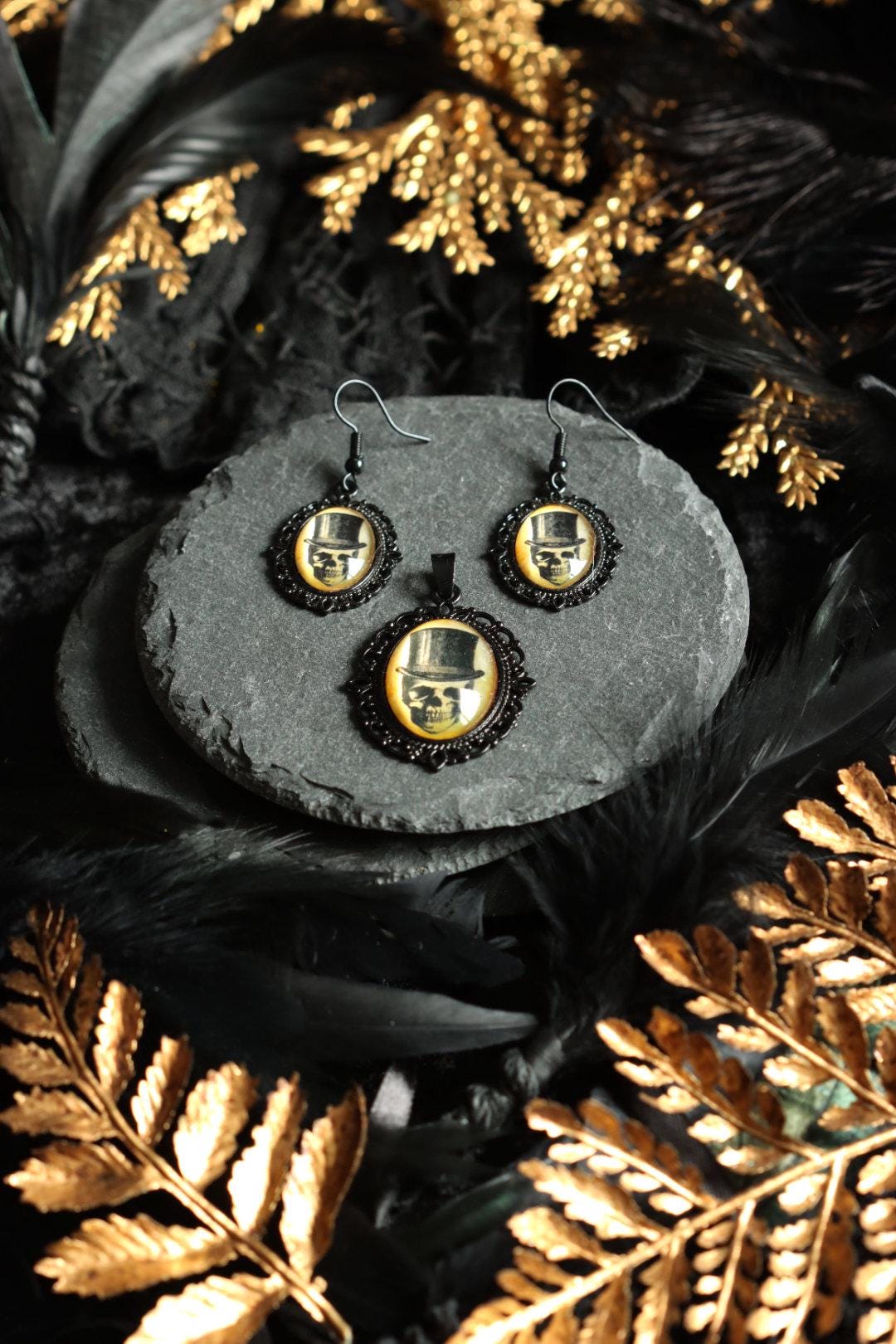 Schädel Zylinder Rabe Anhänger und Ohrringe in schwarz als Vintage Kette für Gothic Outfit und als Cosplay Schmuck -Pendants- BloodyBrilliants