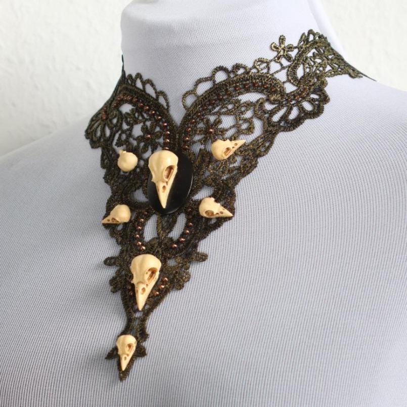 Rabenschädel Collier Filigran schwarz bronze für Gothic Fotoshooting und Mittelalter LARP -Chokers- BloodyBrilliants