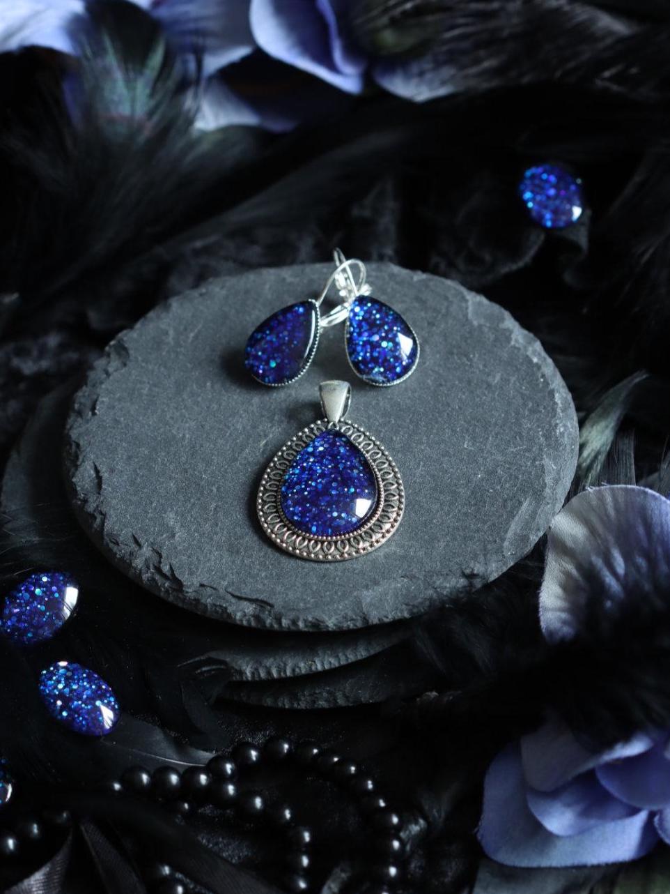 Tropfen Anhänger verziert in Silber und Bronze mit Wunschfarbe als Steampunk Schmuck und Vintage Geschenk für Abschlussball -Pendants- BloodyBrilliants