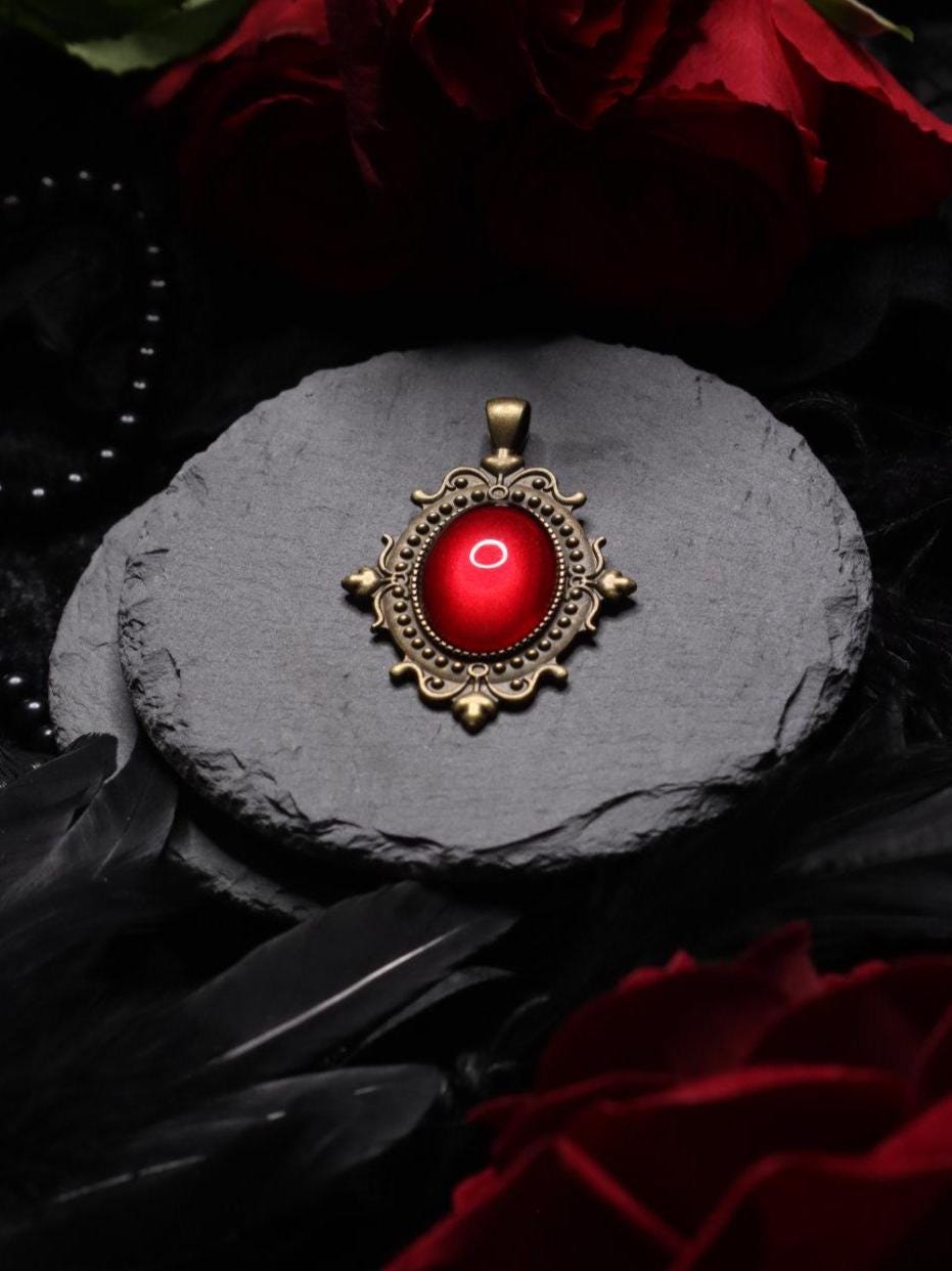 Barock Anhänger in Wunschfarbe, Vintage Kette & 20er Jahre Accessoires für Vintage Weihnachten, Gothic Kettenanhänger im Dark Academia Style -Pendants- BloodyBrilliants