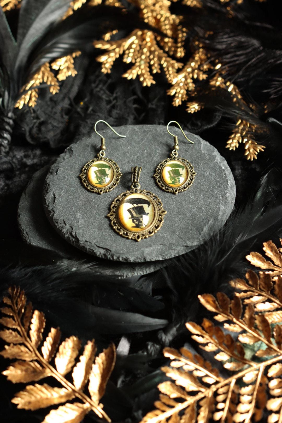 Schädel Zylinder Rabe Anhänger und Ohrringe in schwarz als Vintage Kette für Gothic Outfit und als Cosplay Schmuck -Pendants- BloodyBrilliants