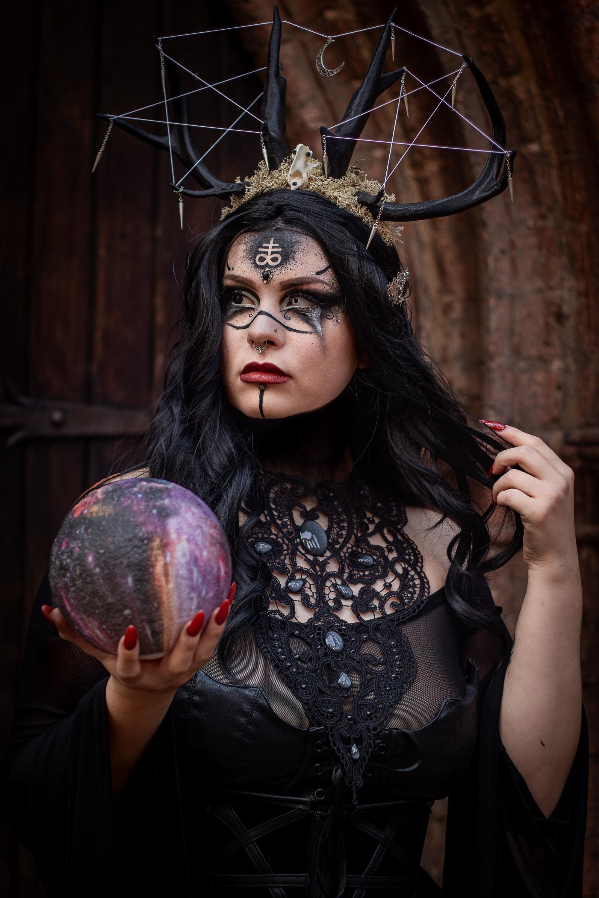 Collier schwarz Wunschfarbe Antik aus Spitze mit farbigen Glassteinen als Fantasy Schmuck für Fotoshooting oder Gothic Hochzeit -Chokers- BloodyBrilliants