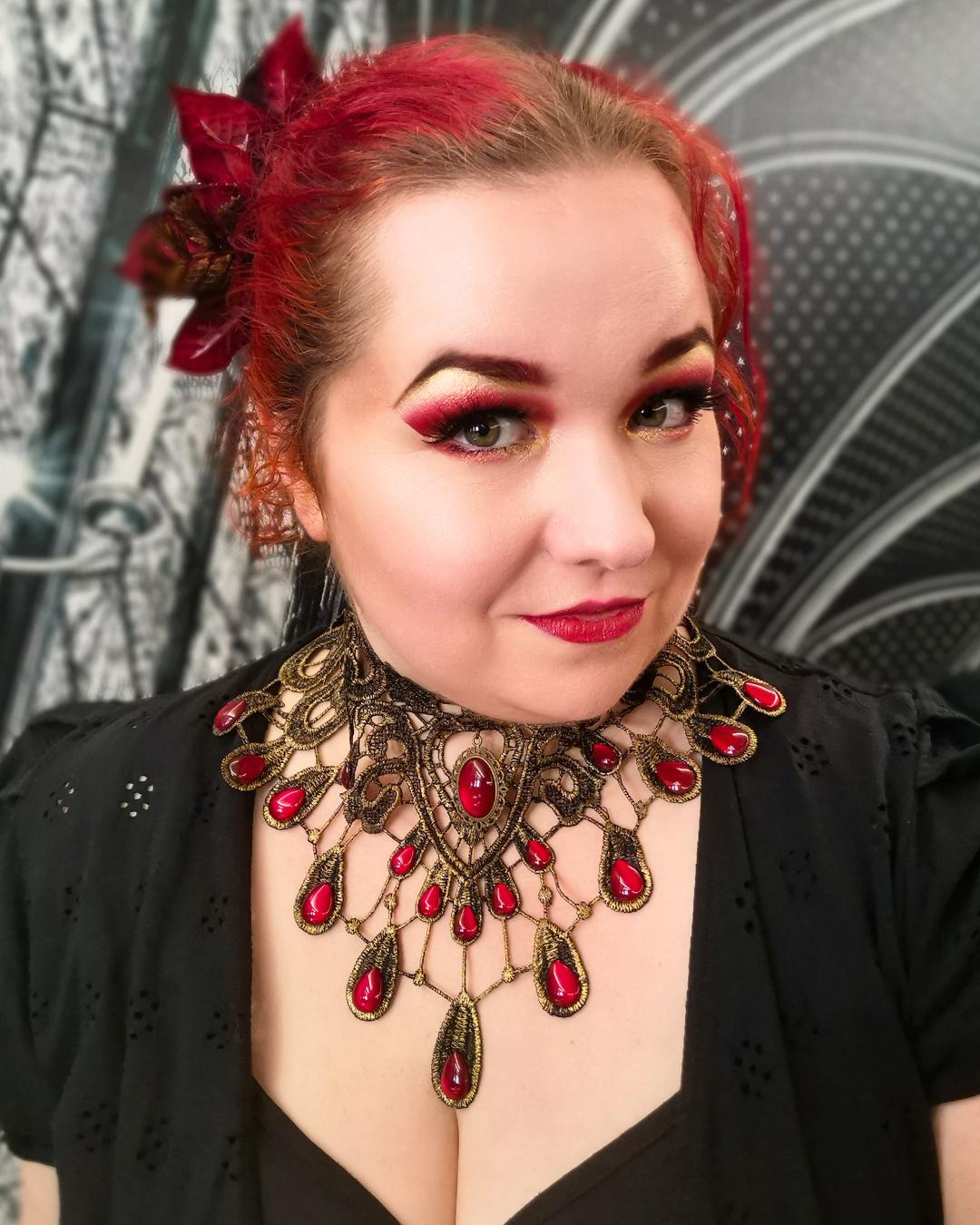 Bronze Collier Tropfen aus Spitze mit metallic glitzernden Glassteinen für Steampunk Outfit oder Vintage Hochzeit -Chokers- BloodyBrilliants