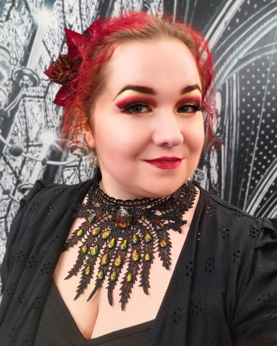 Collier schwarz Pfau aus Spitze mit farbigen Glassteinen als Schmuck für Gothic Outfit und Fantasy Cosplay Fotoshooting -Chokers- BloodyBrilliants