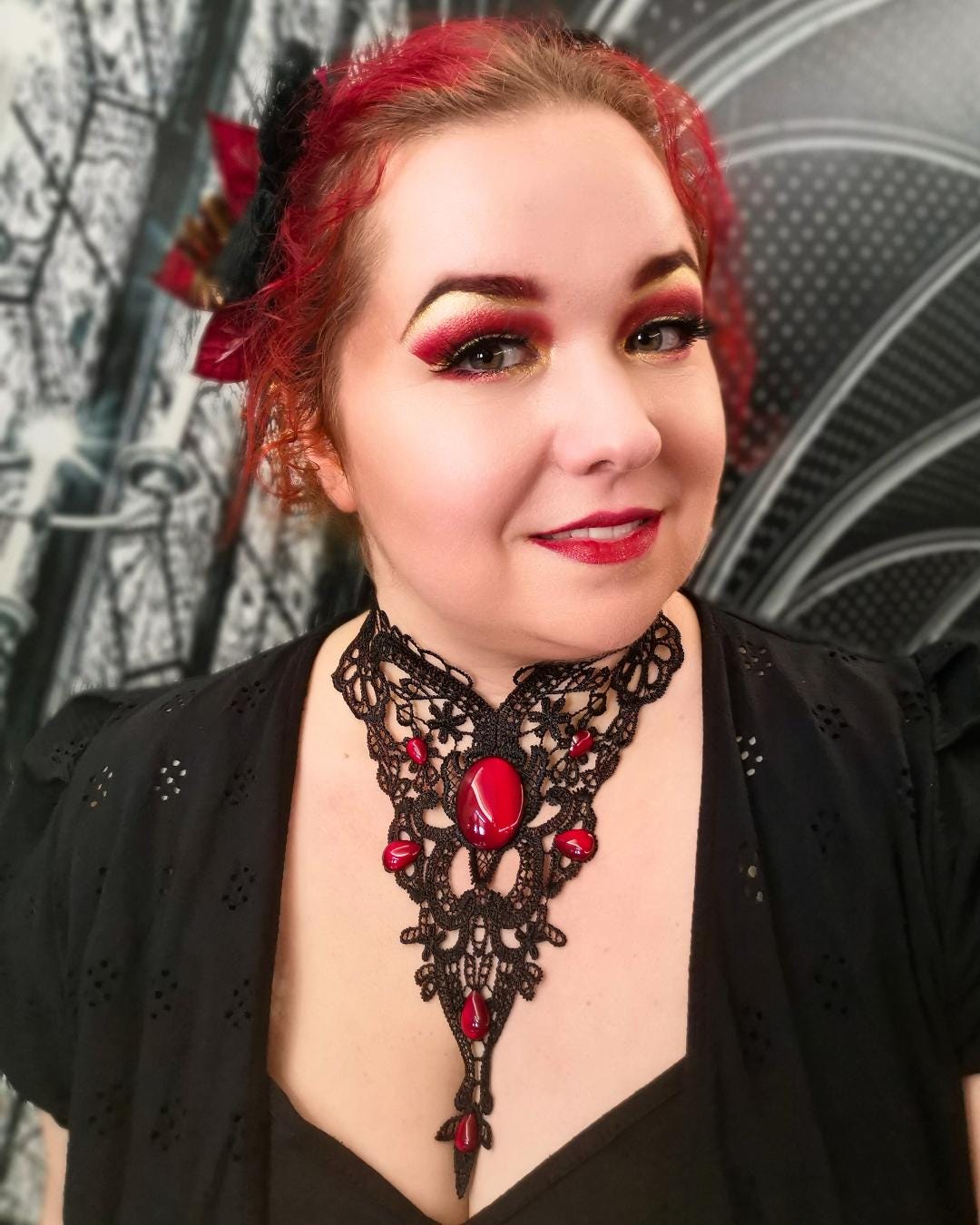 Collier filigran aus Spitze mit farbigen Cabochon Glassteinen für Steampunk Outfit und Gothic Hochzeit für Halloween Adventskalender -Chokers- BloodyBrilliants